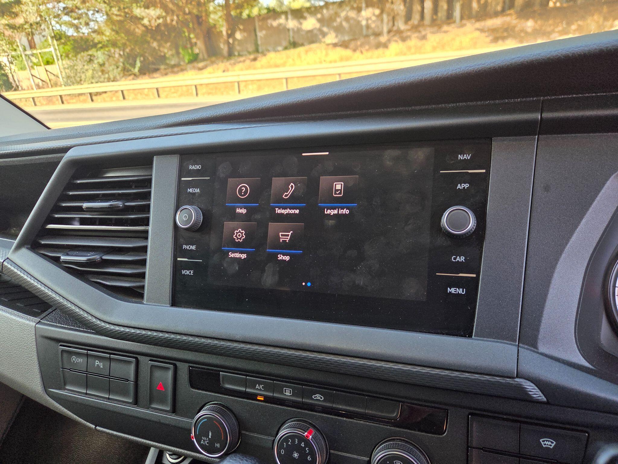 Volkswagen Transporter view 19