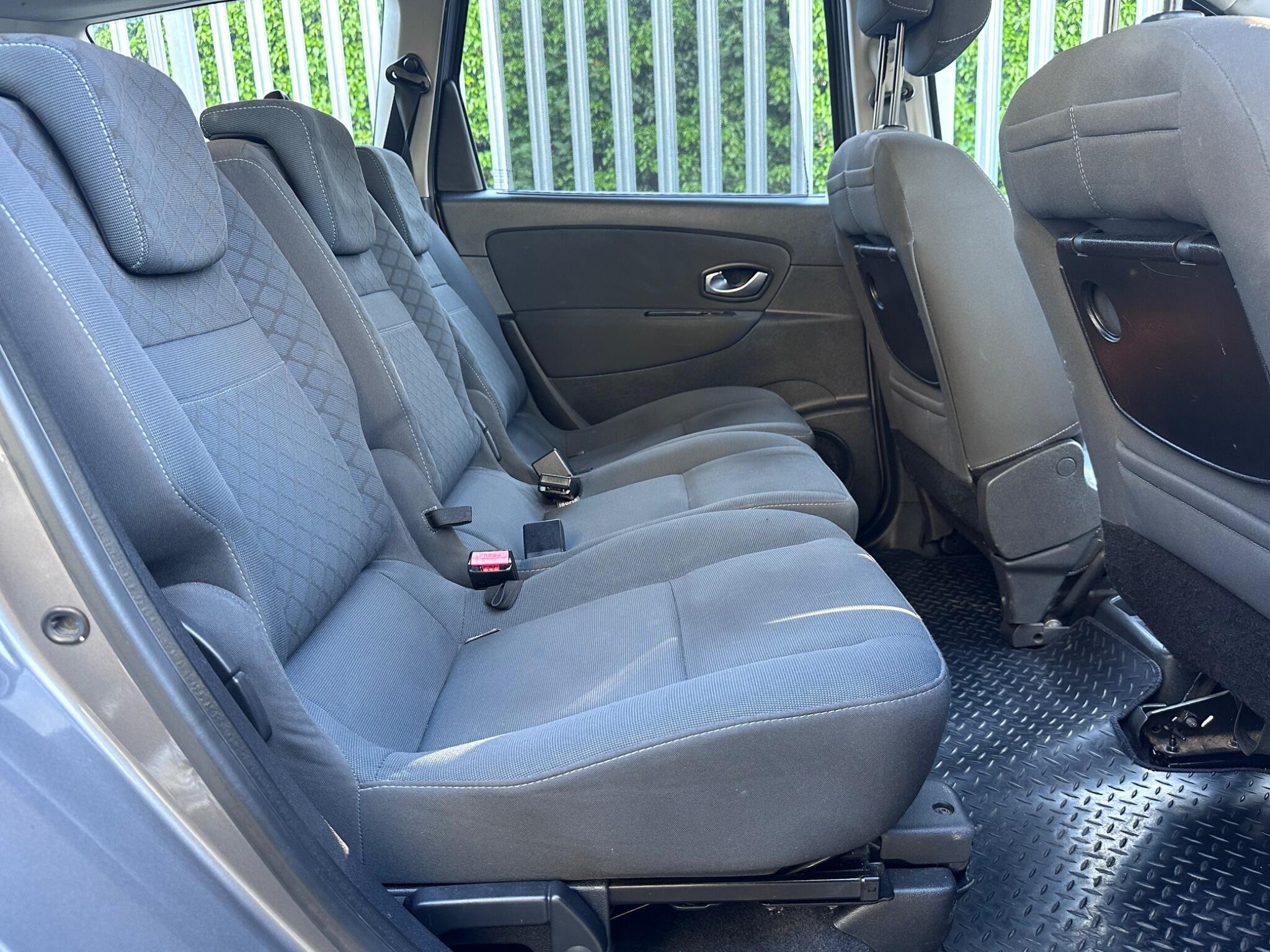 2010 Renault Grand Scenic image 20