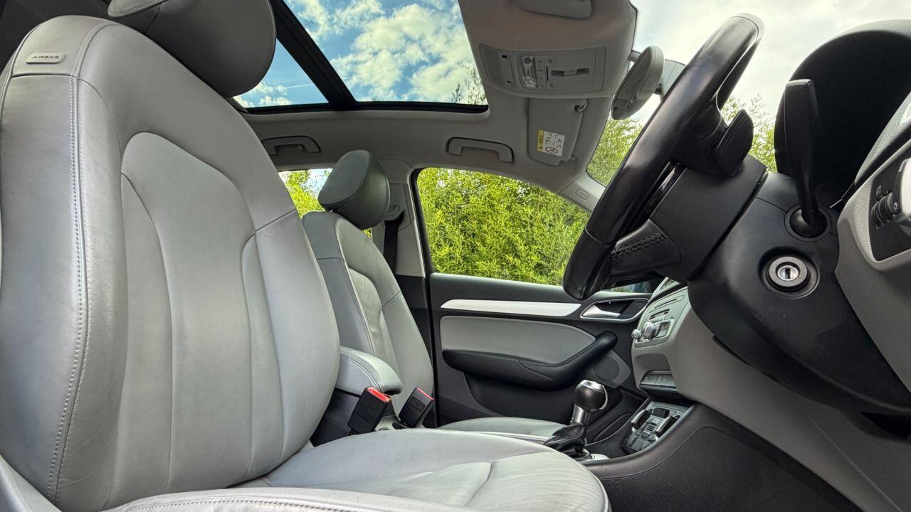 Audi Q3 view 11