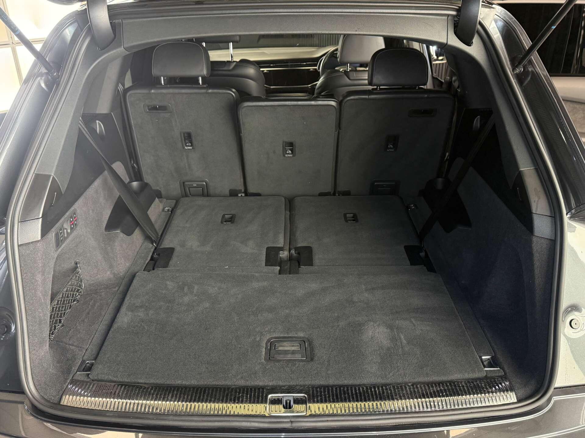 Audi Q7 view 15