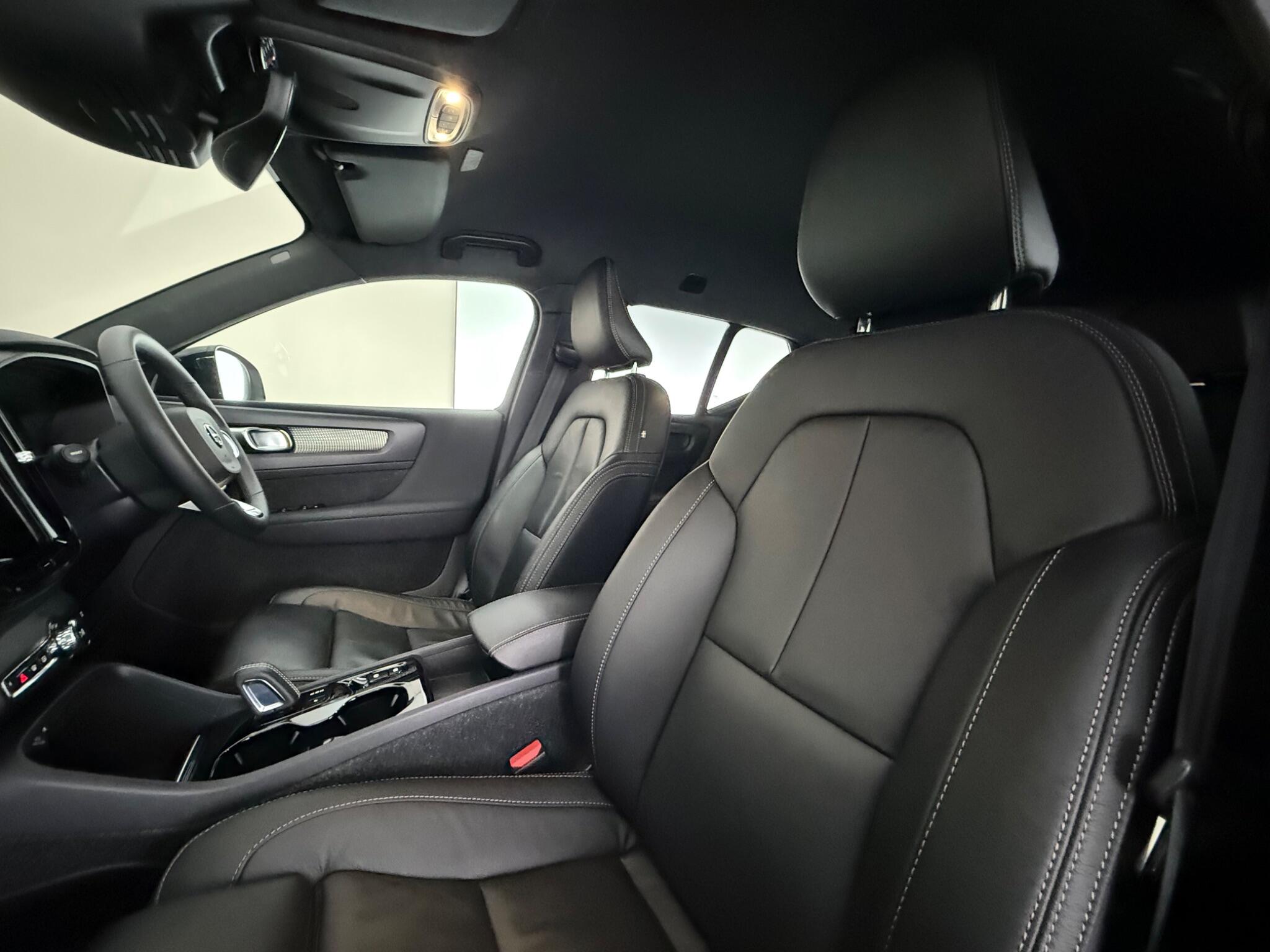 Volvo XC40 view 25