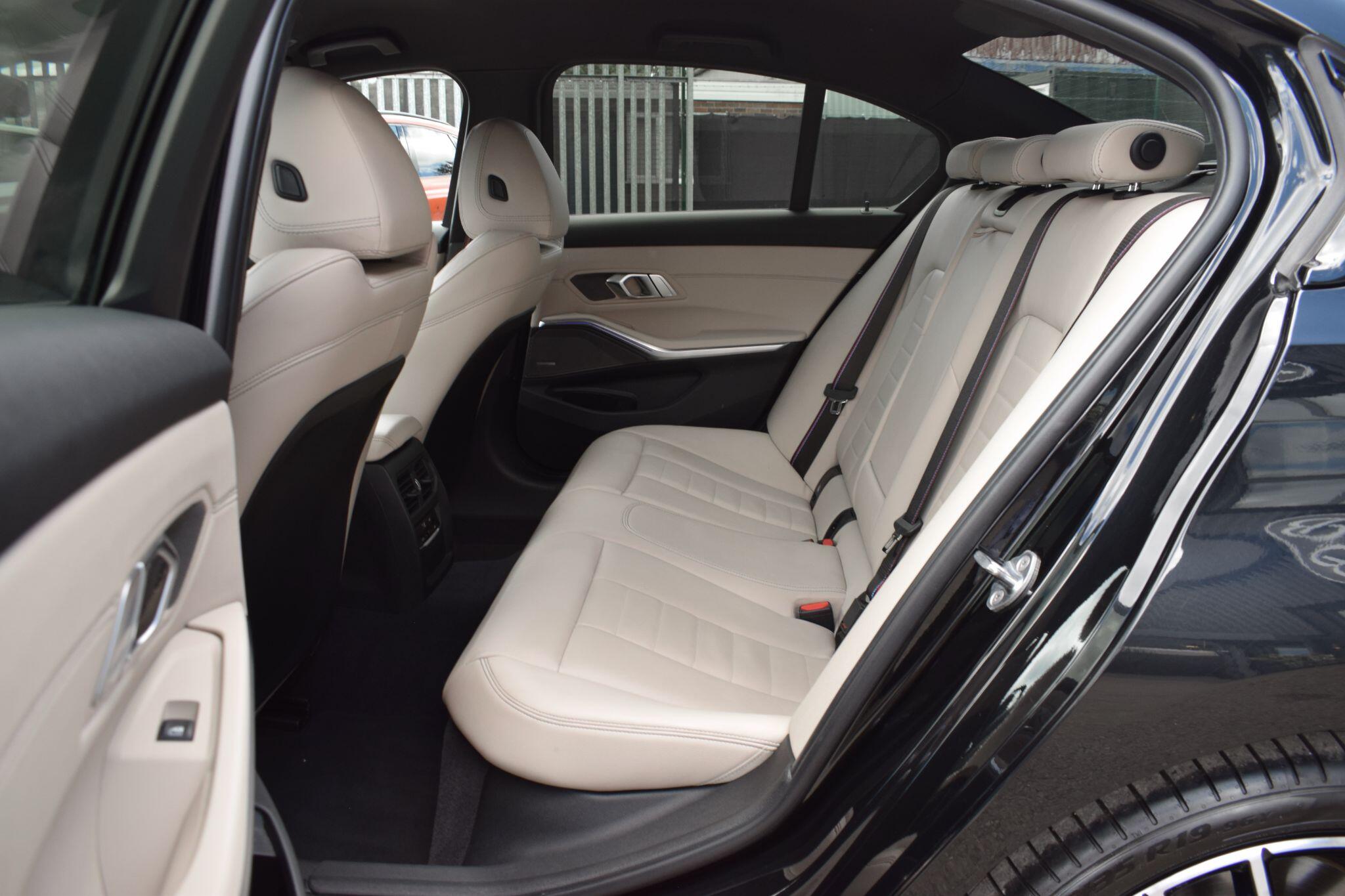 BMW 3 Series view 28