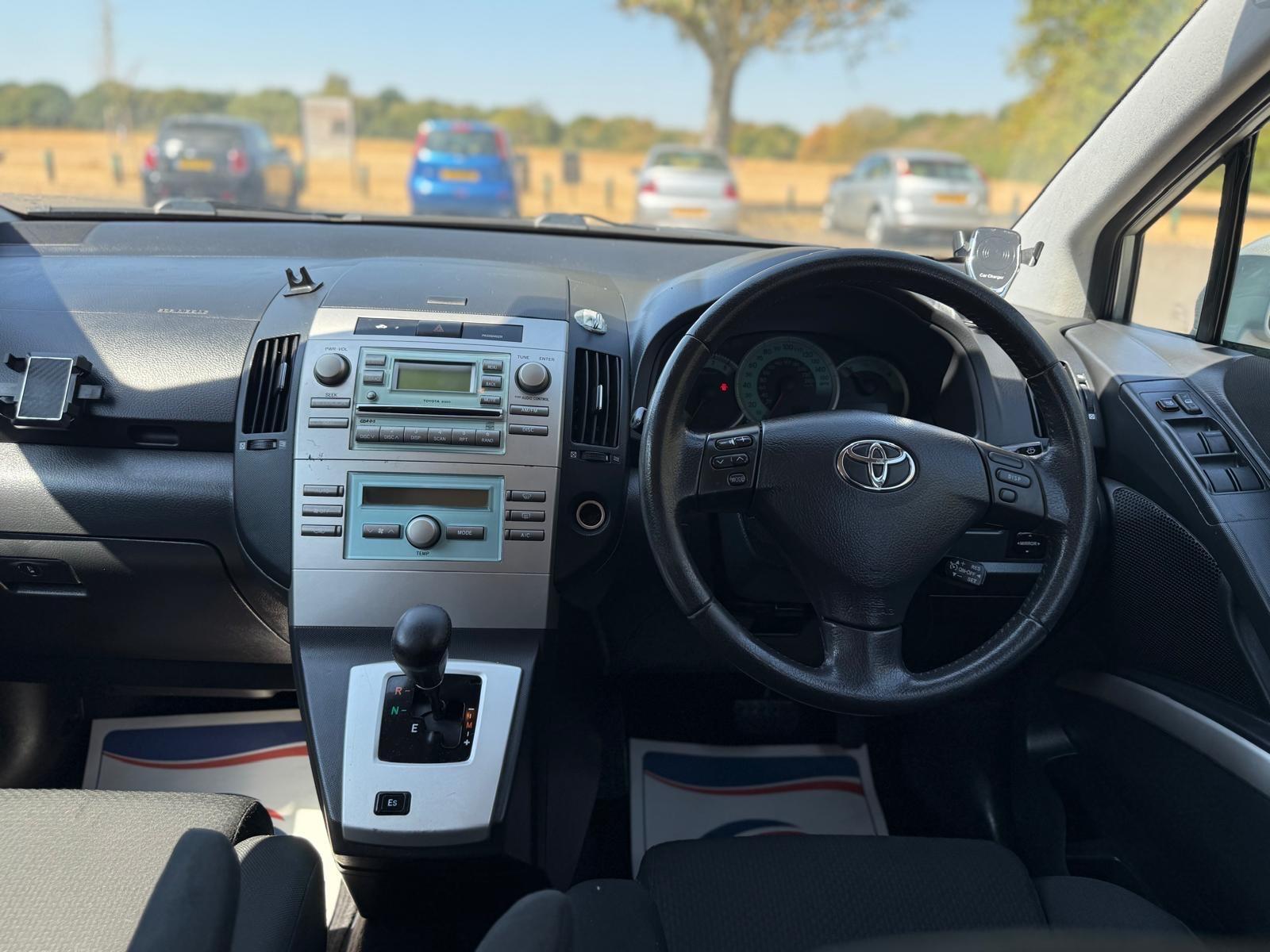 Toyota Corolla Verso view 21