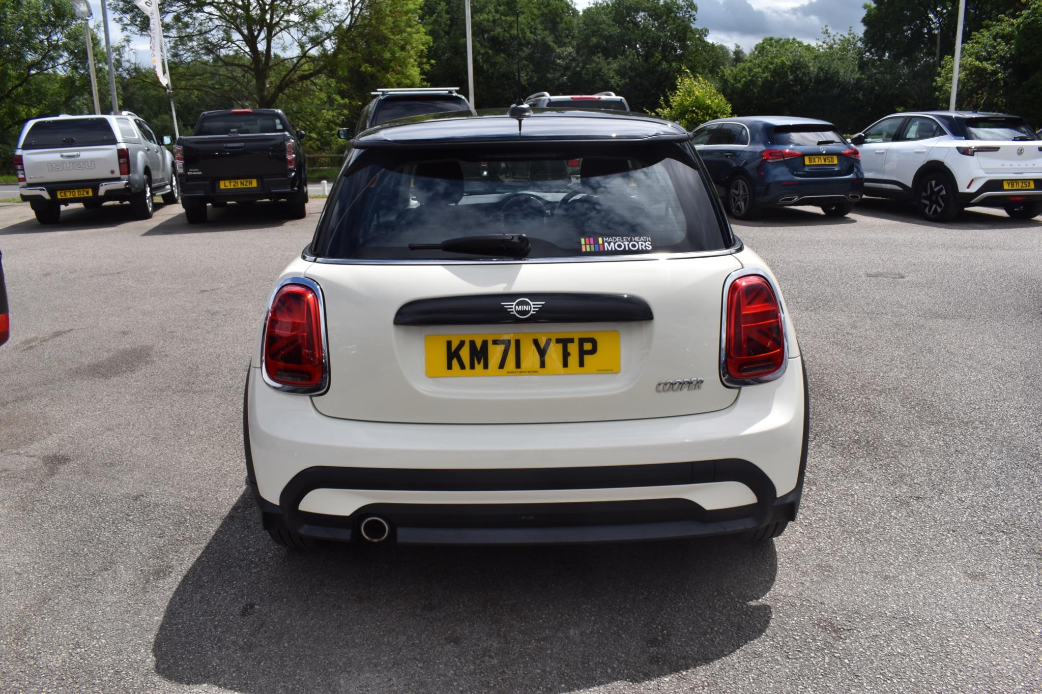 Hatch - 1.5 Cooper Classic Euro 6 (s/s) 3dr - Image 14