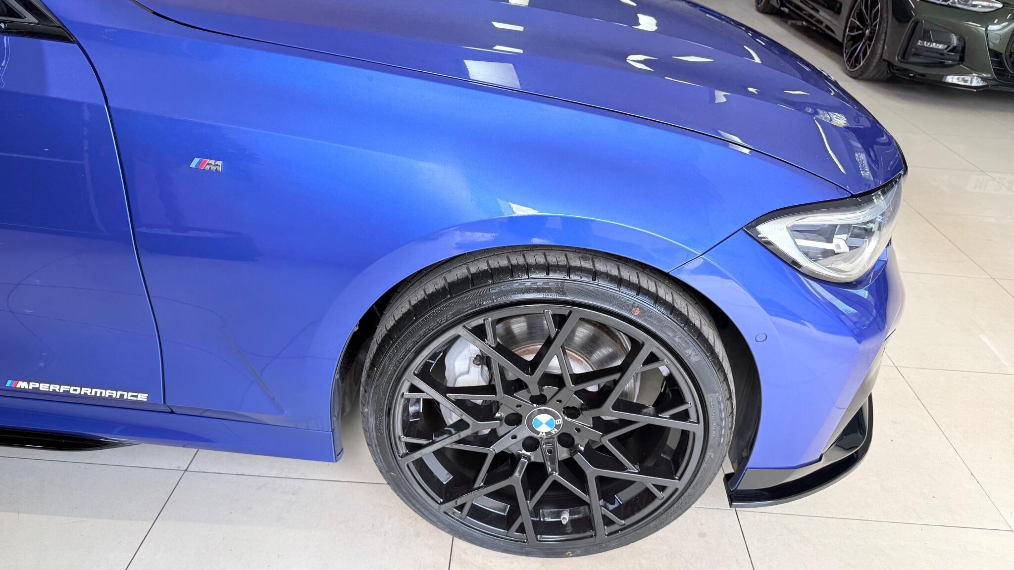BMW 3 Series view 44