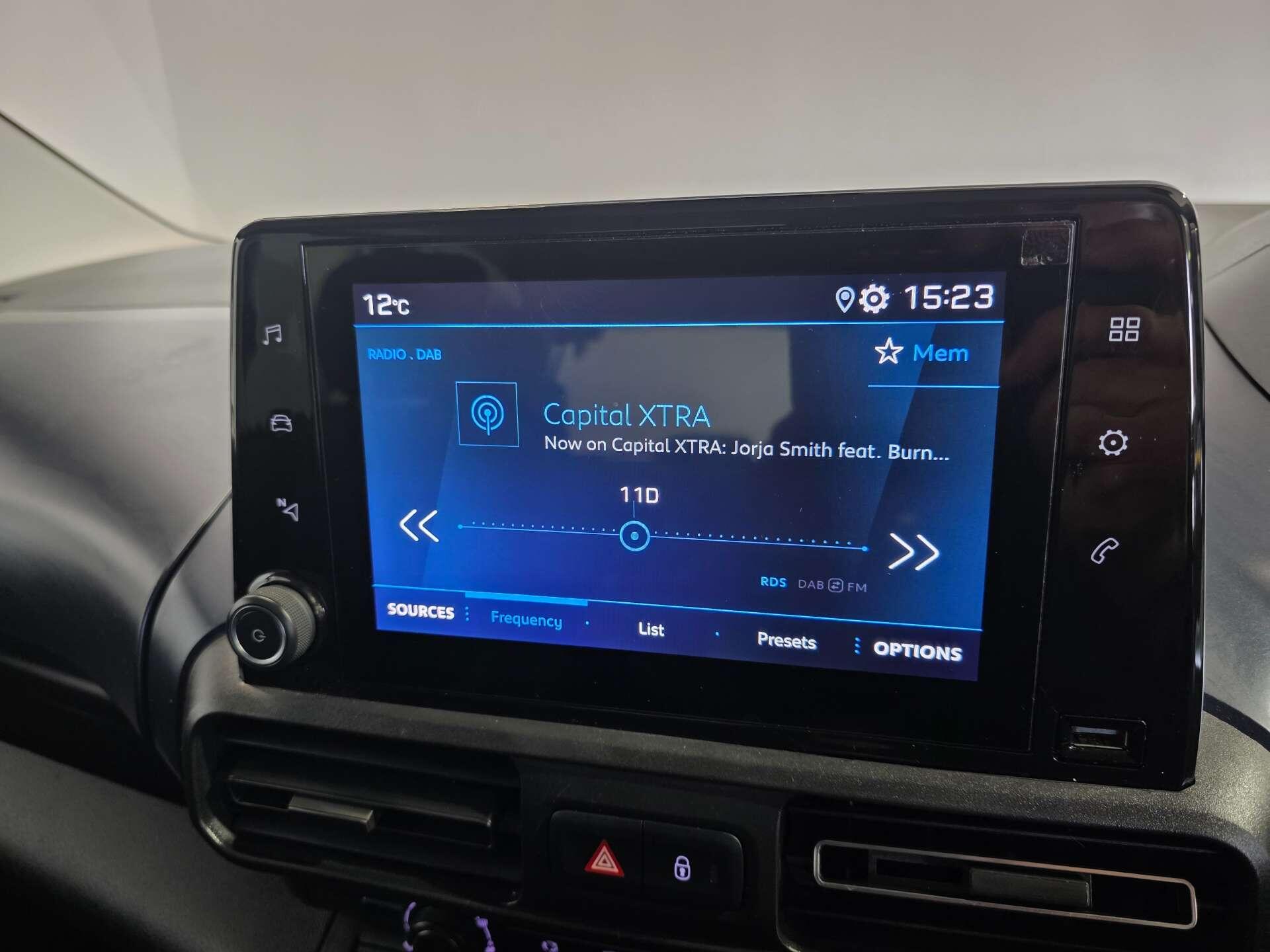 Peugeot Rifter view 23