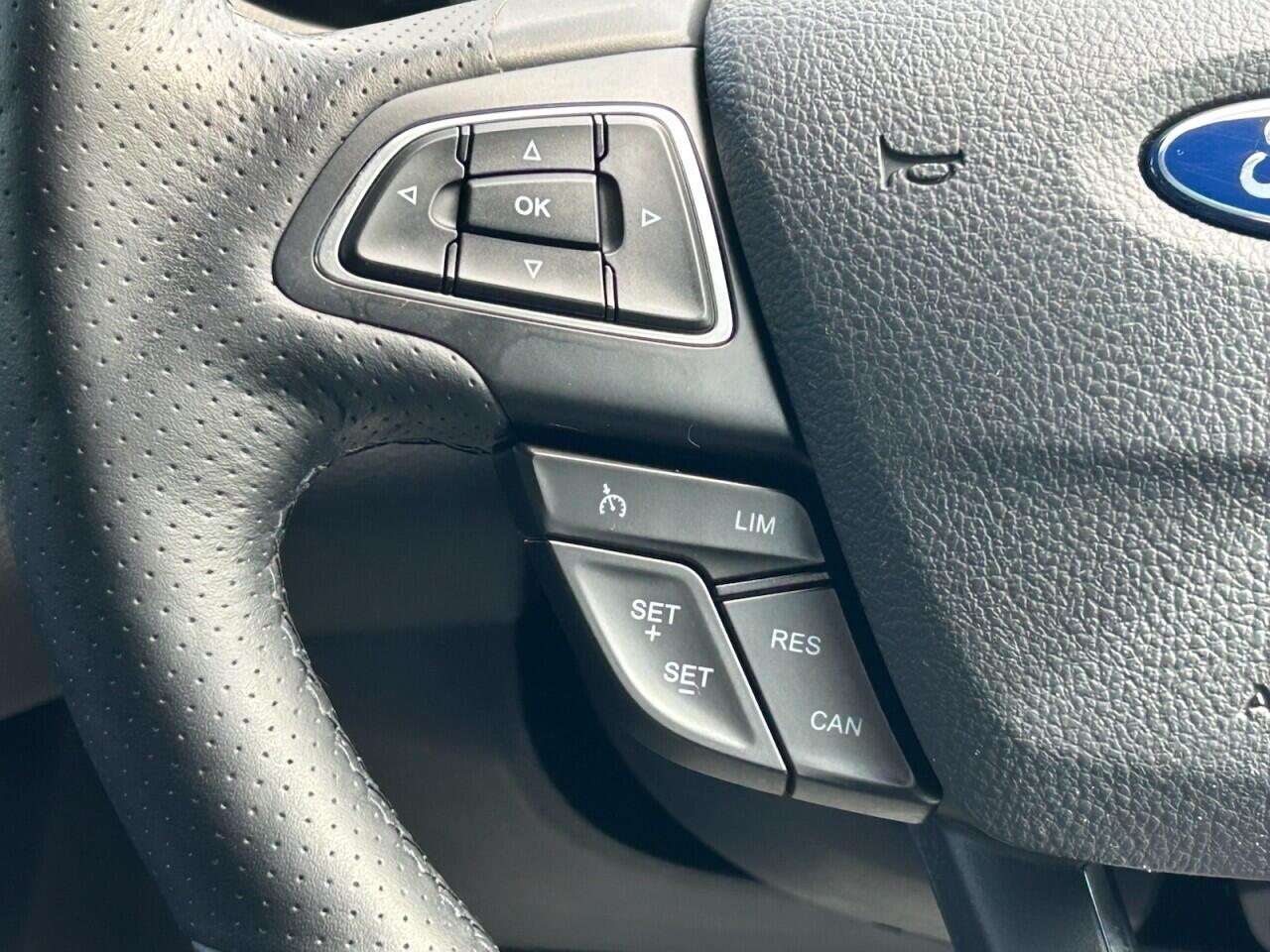 Ford Focus view 26