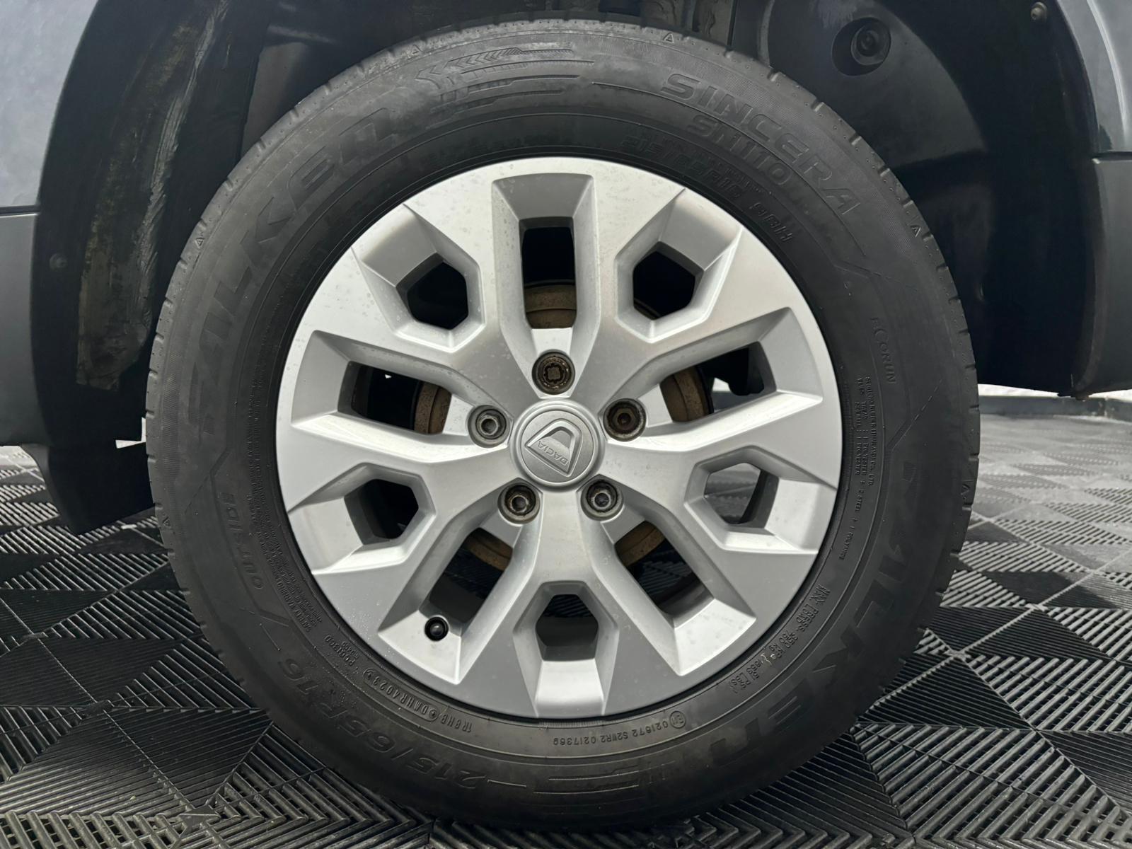 Dacia Duster view 28