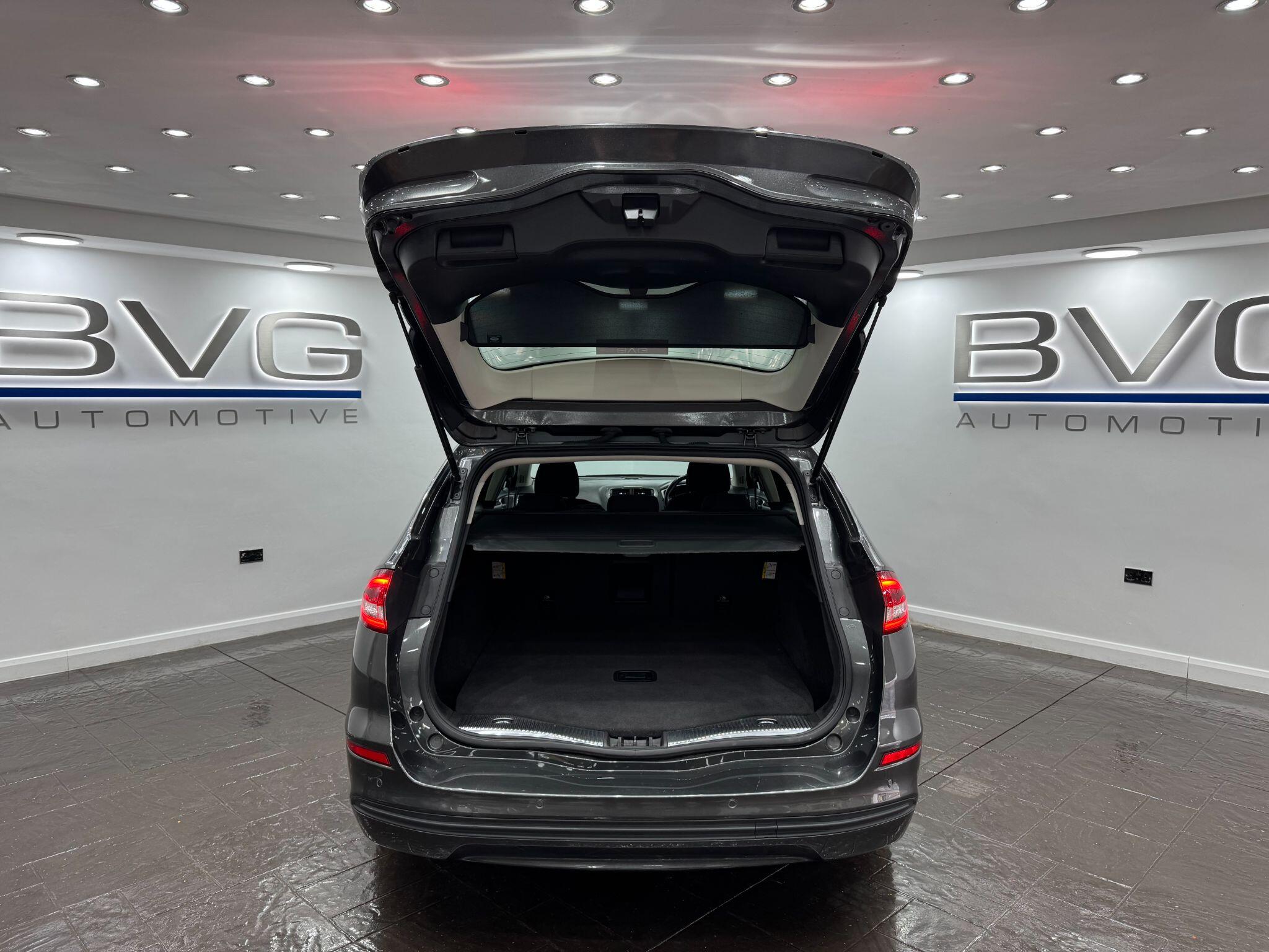 Ford Mondeo view 44