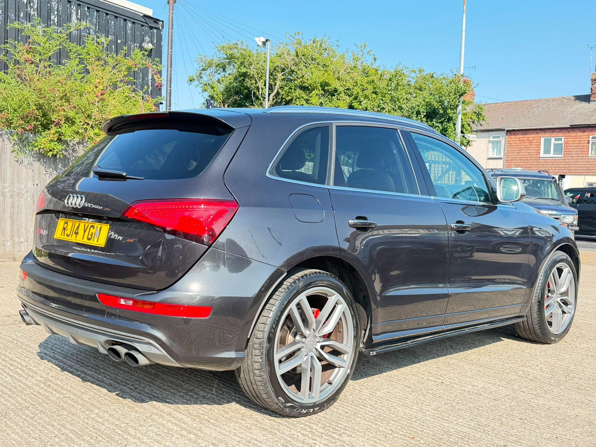 Audi SQ5 view 8