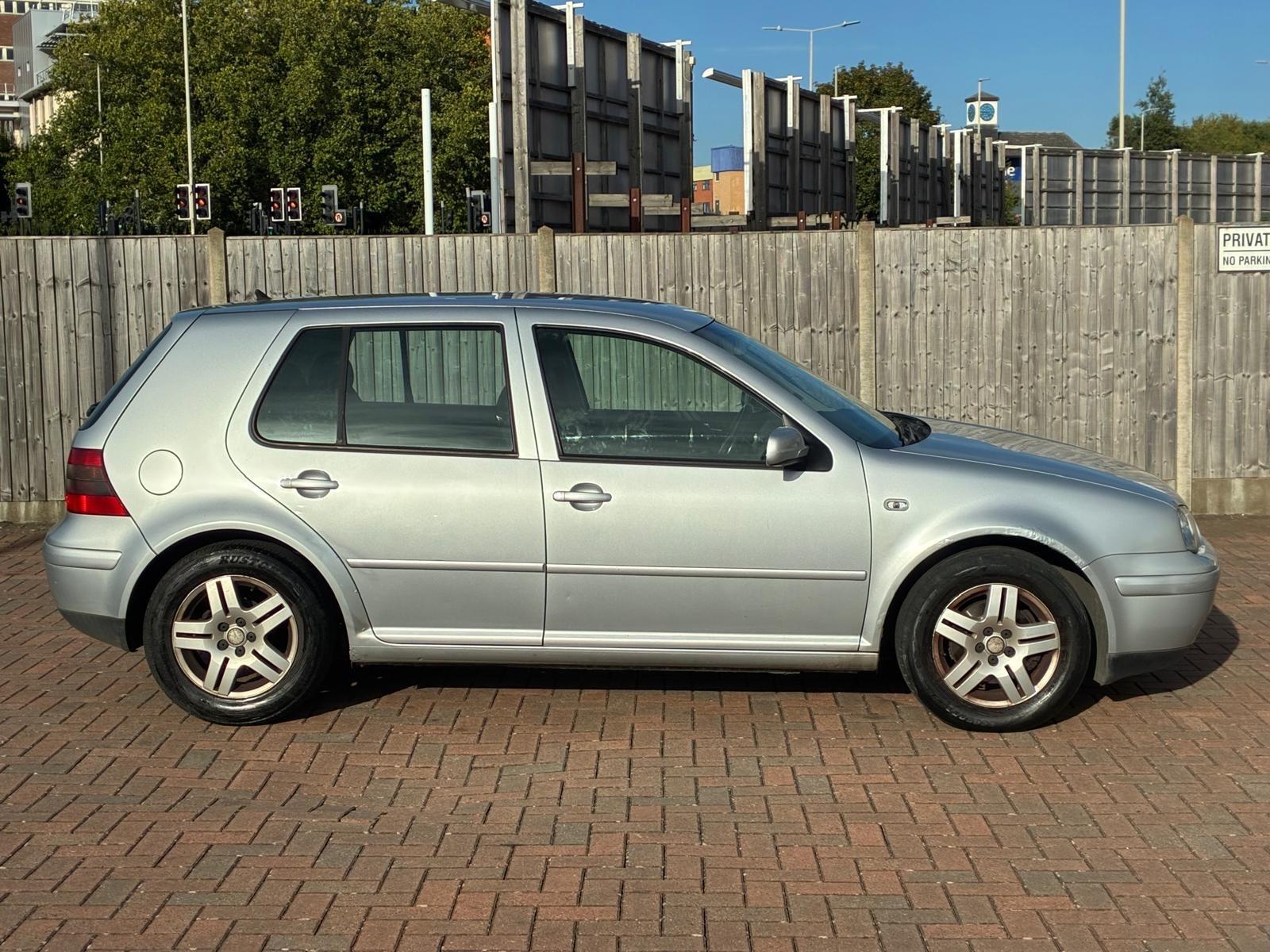 Volkswagen Golf view 4