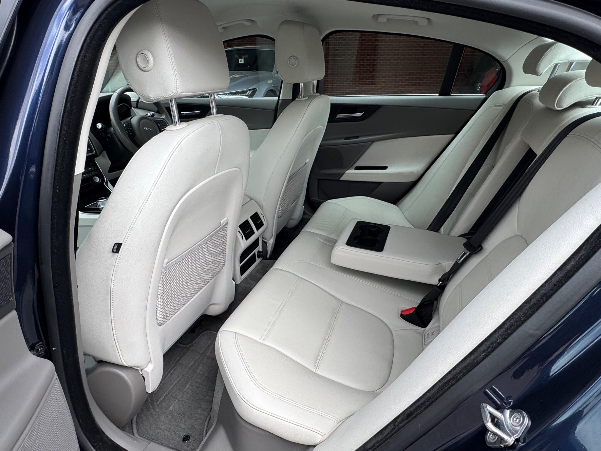 Jaguar Xe view 8