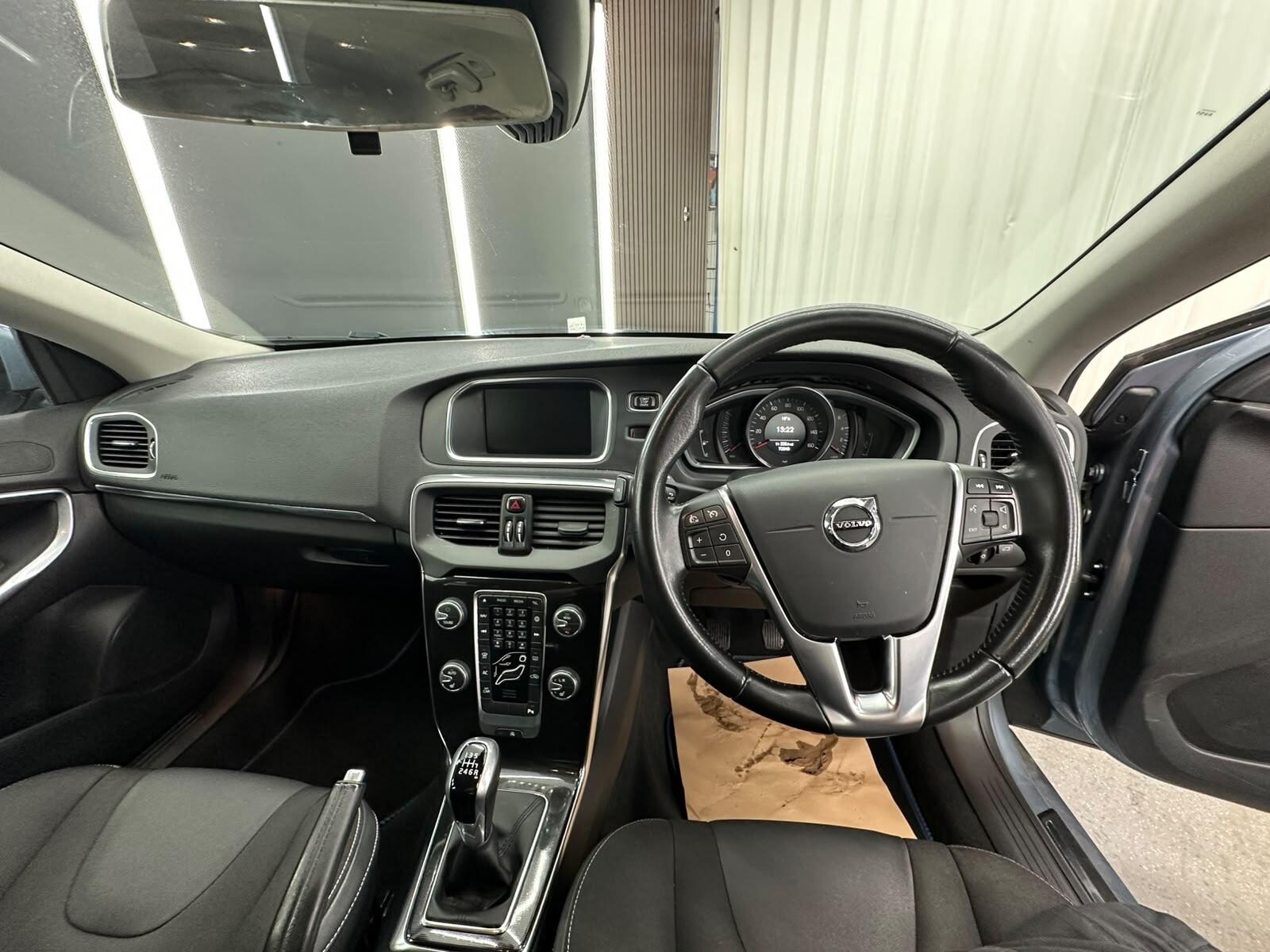 Volvo V40 view 28