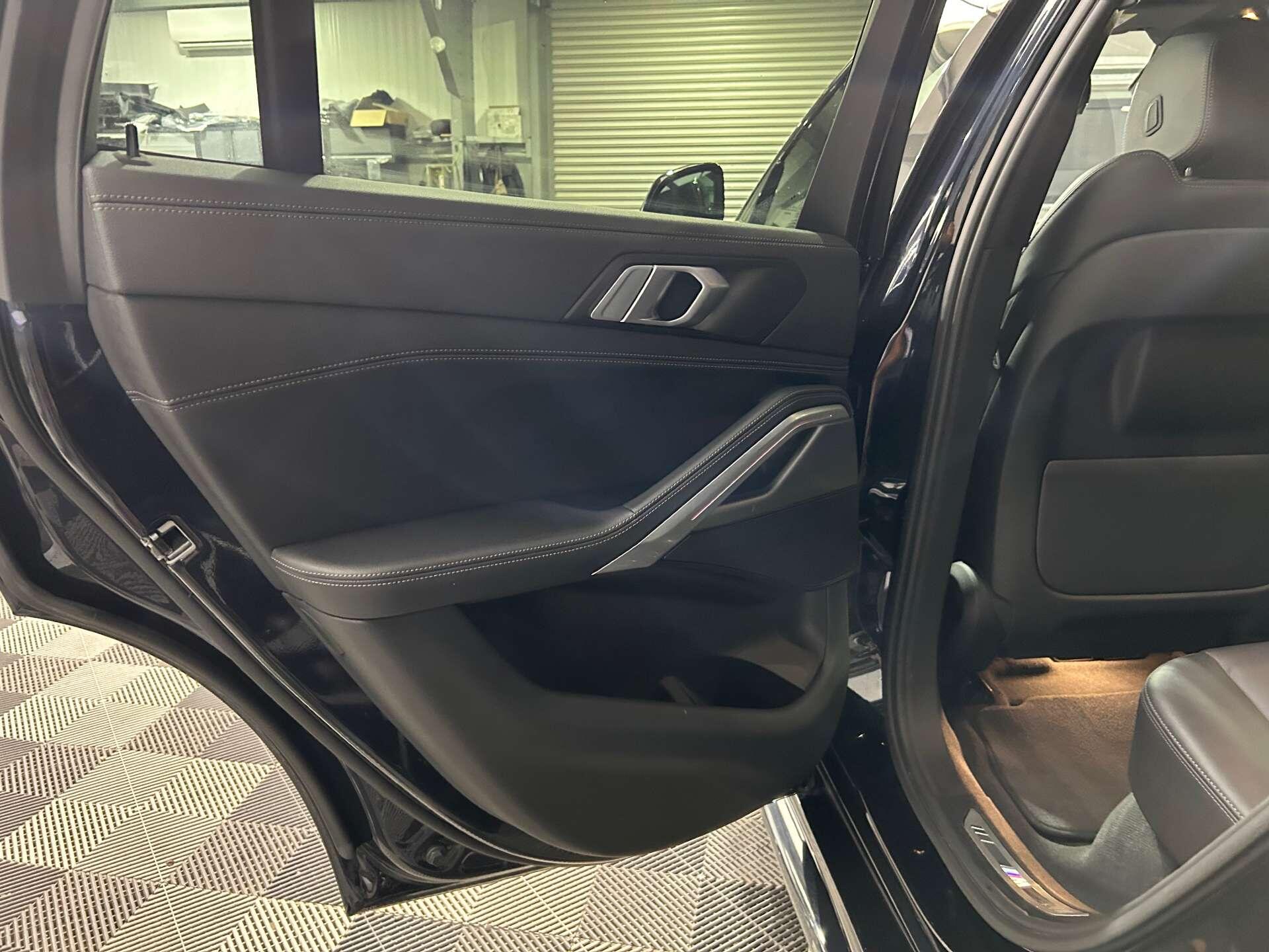 BMW X6 view 25