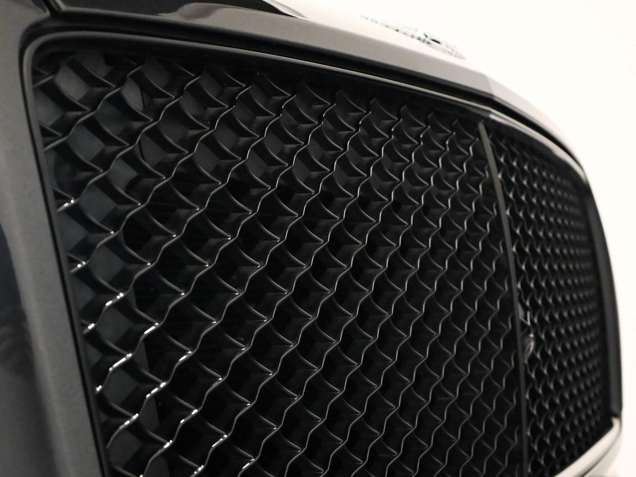 Bentley Bentayga view 27