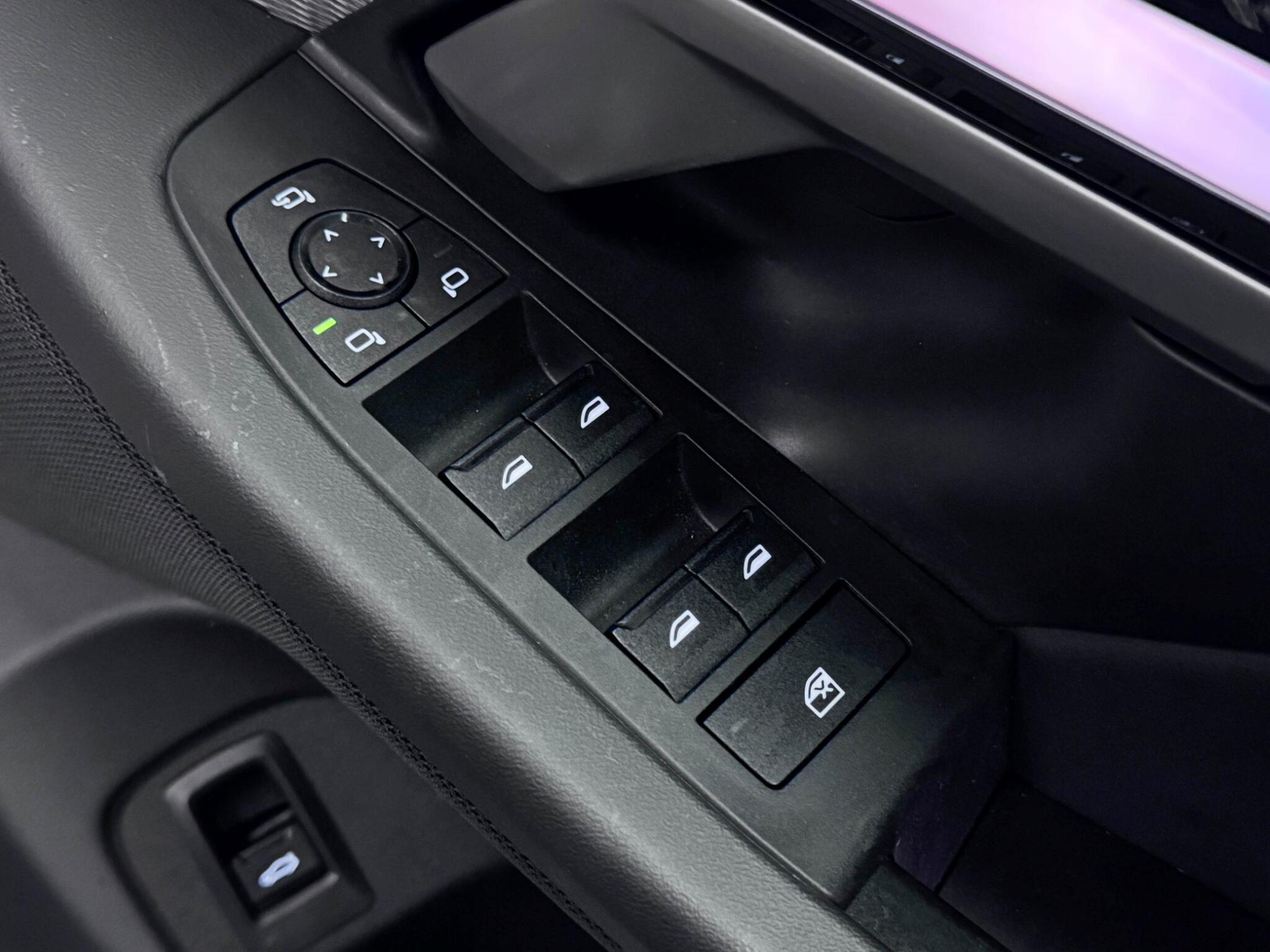BMW 5 Series view 17