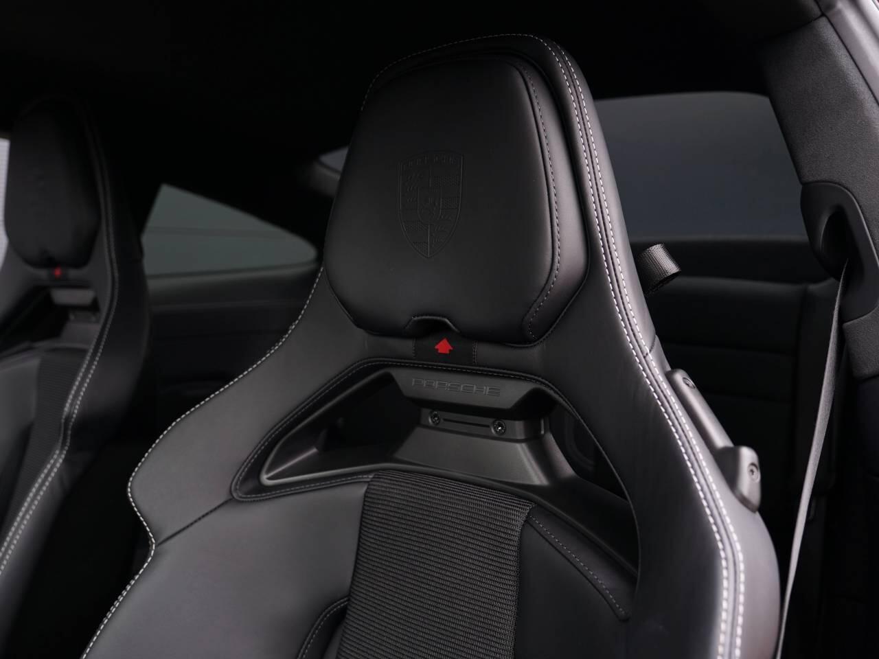 Porsche 911 view 12