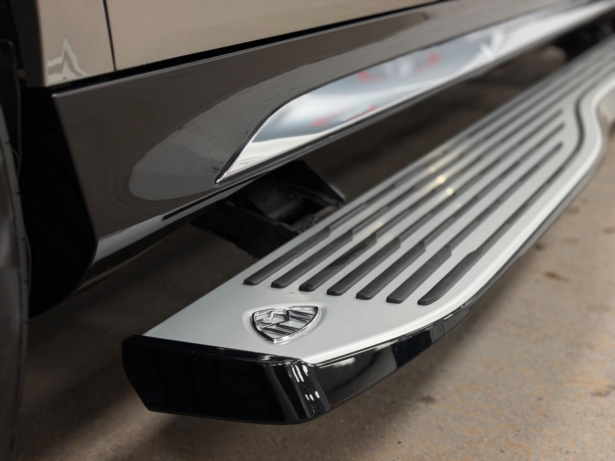 Mercedes-Benz GLS view 22