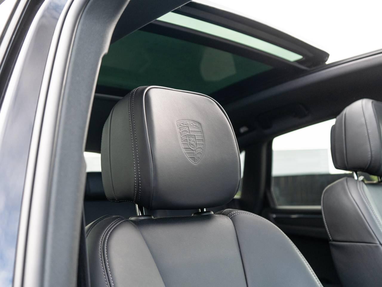 Porsche Macan view 48