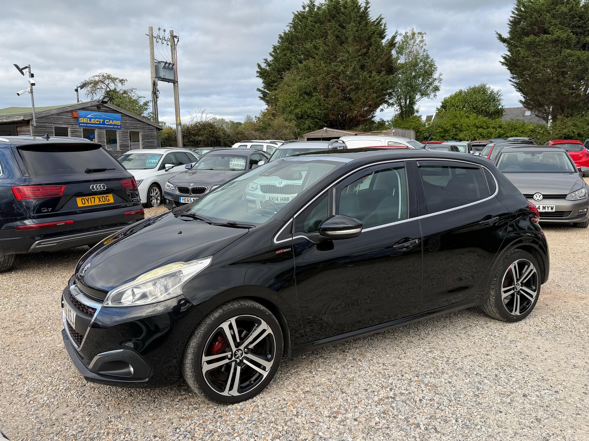 Peugeot 208 view 5