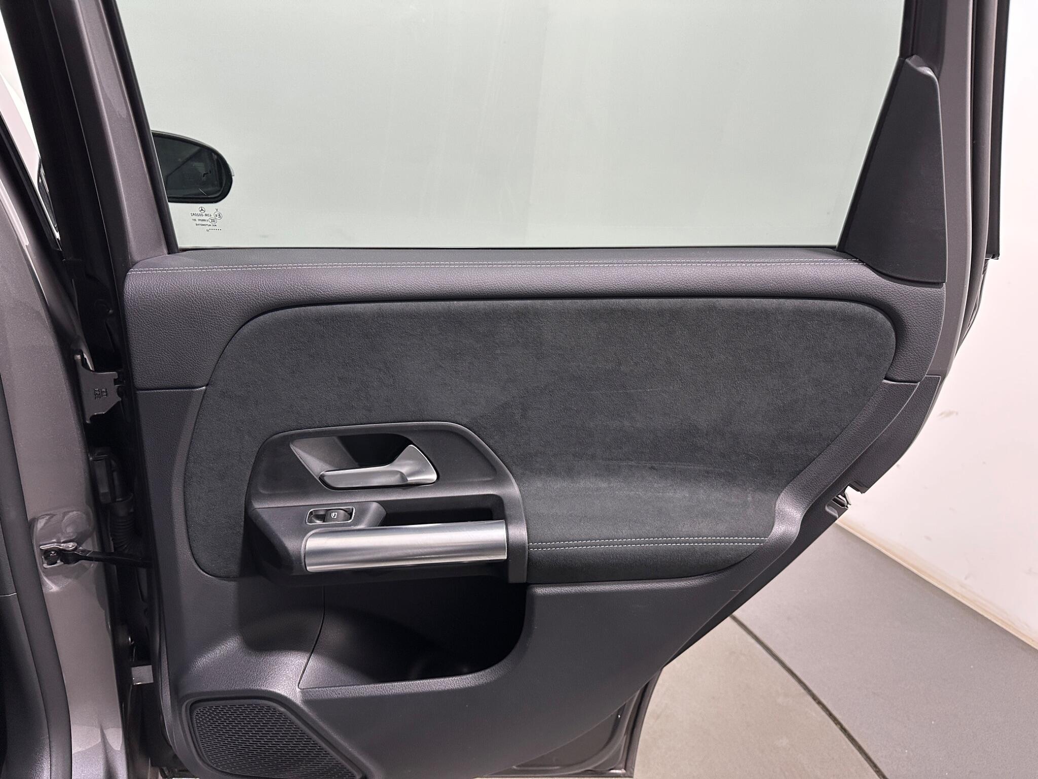 Mercedes-Benz B-Class view 45