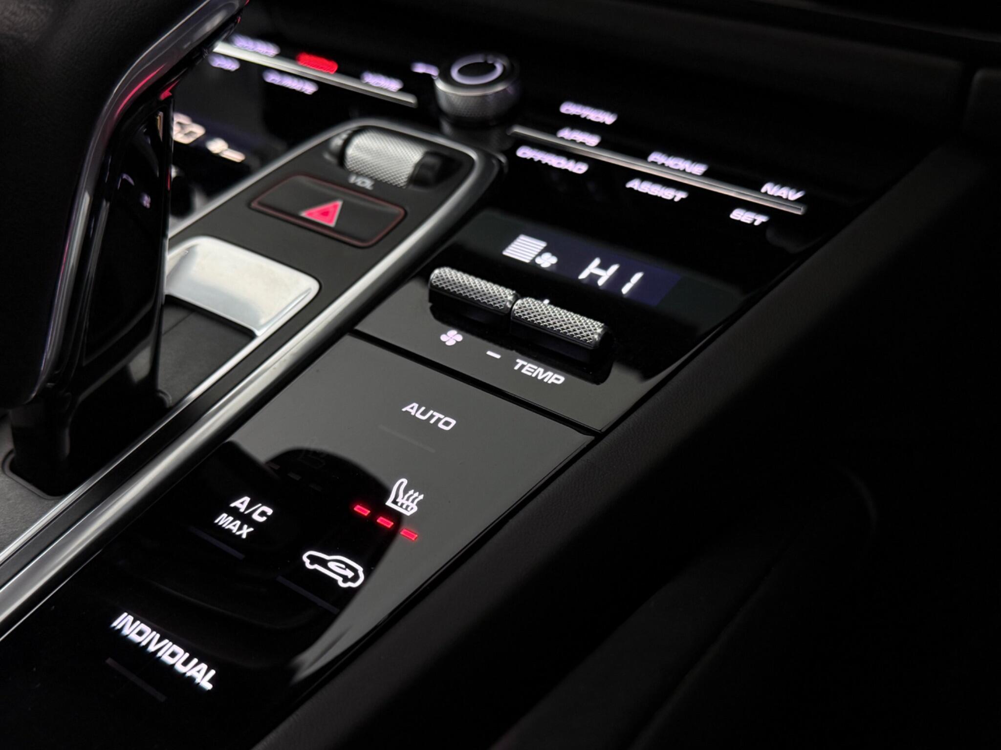 Porsche Cayenne view 41