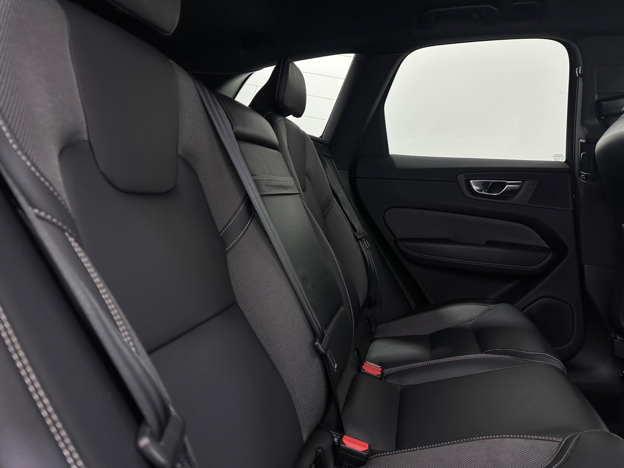 Volvo XC60 view 40