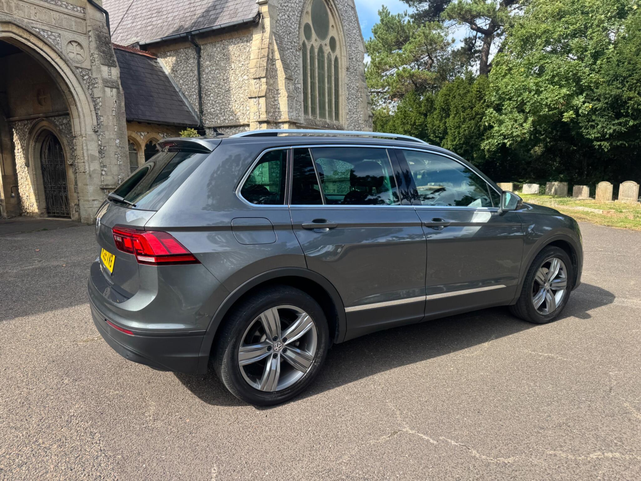 Volkswagen Tiguan view 21