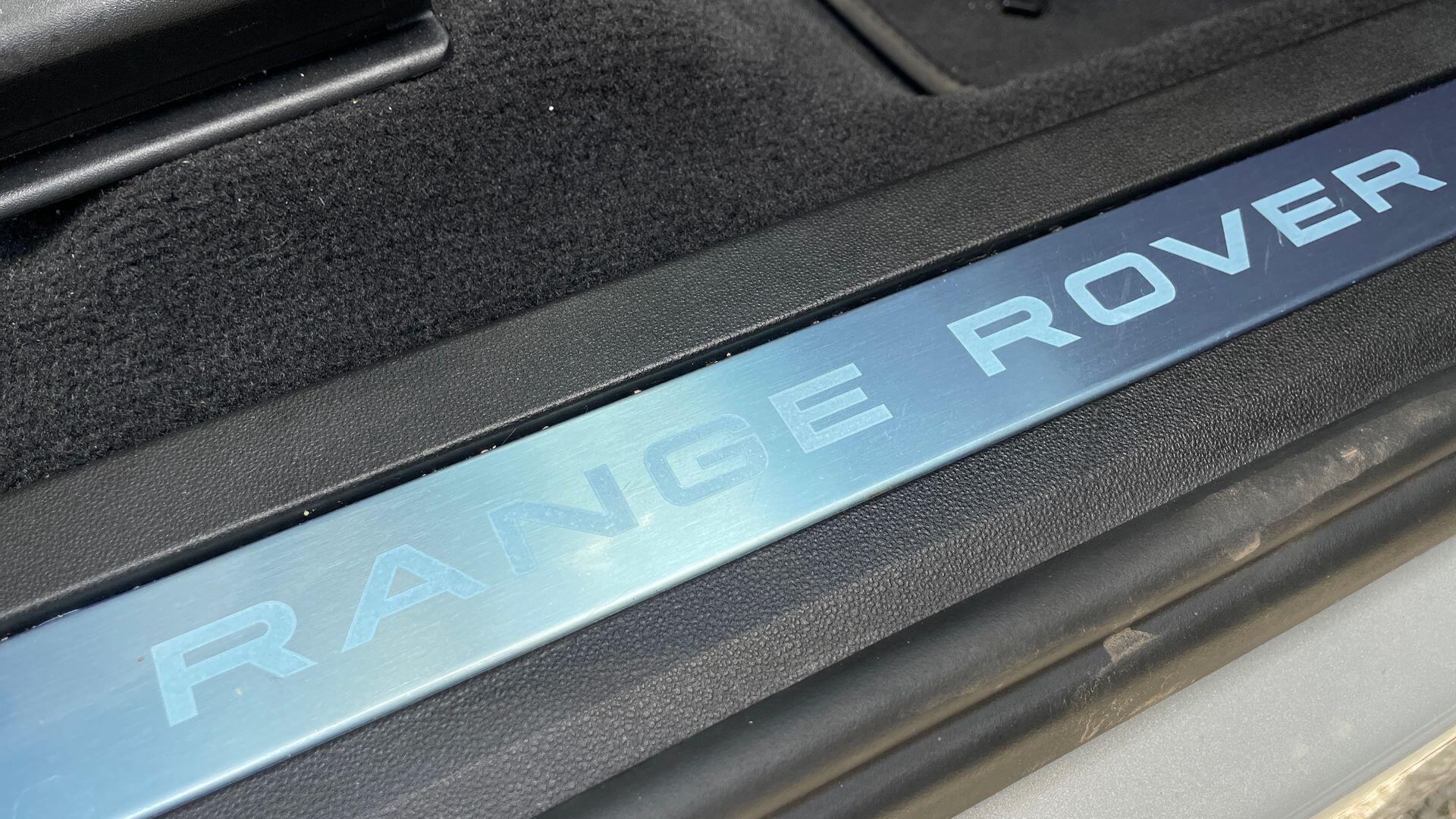 Land Rover Range Rover Evoque view 34