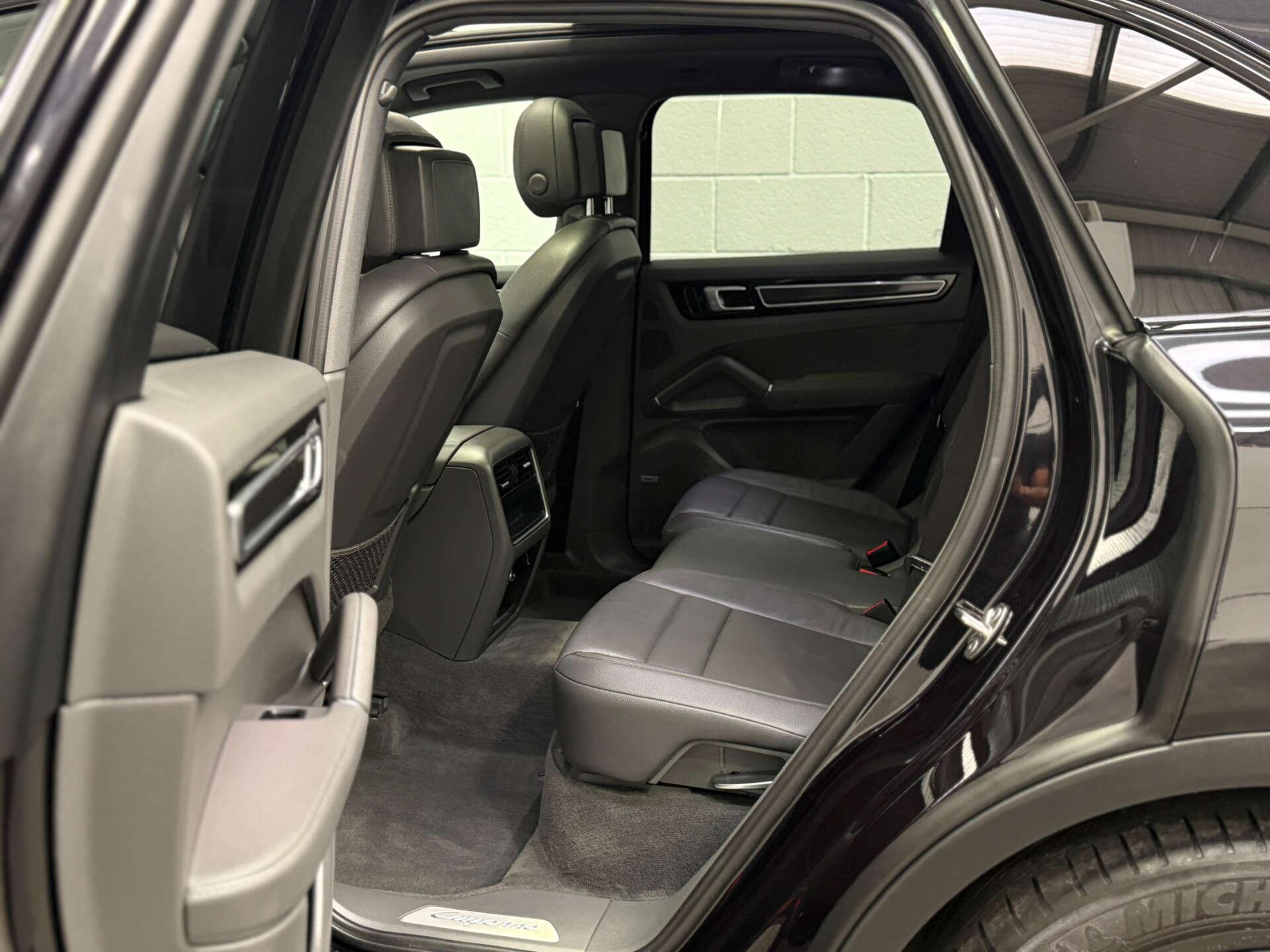 Porsche Cayenne view 19