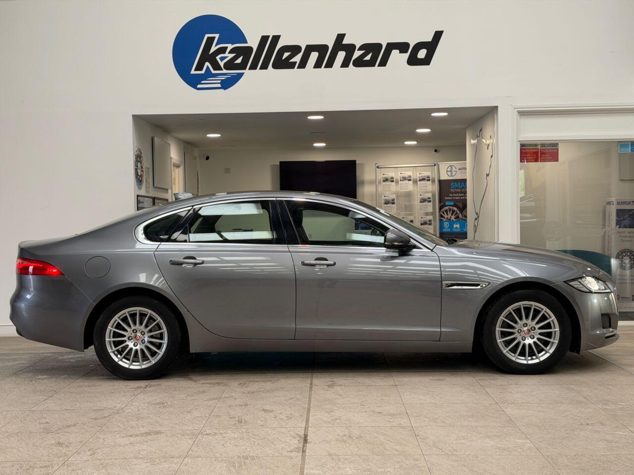 Jaguar XF view 15