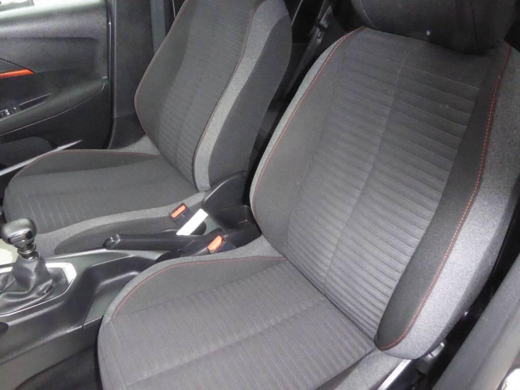 Peugeot 208 view 9