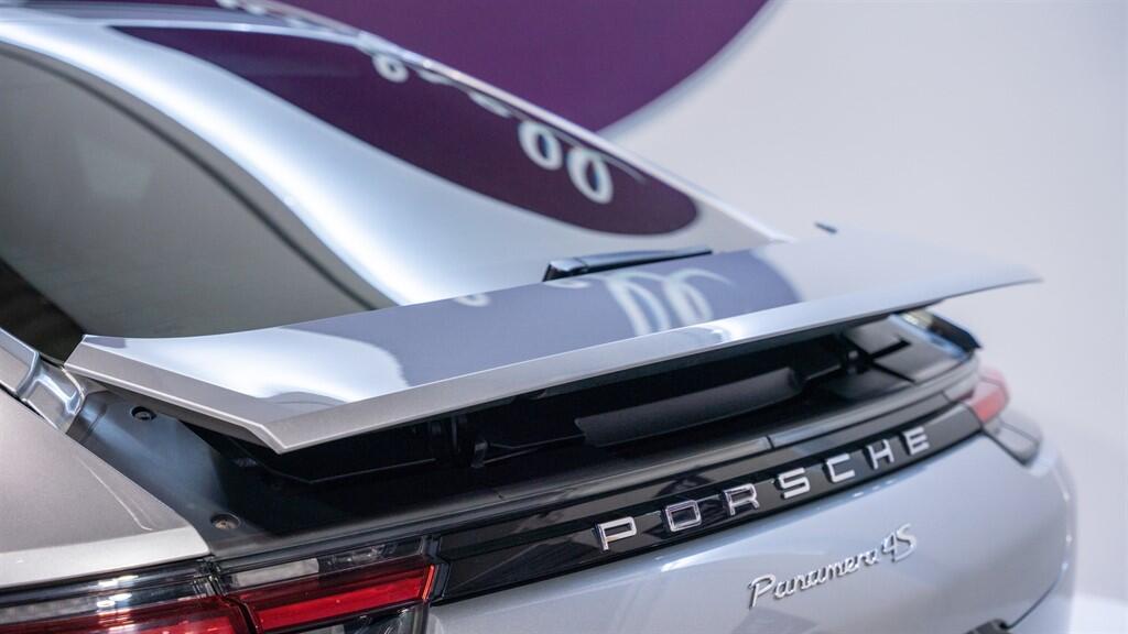 Porsche Panamera view 16