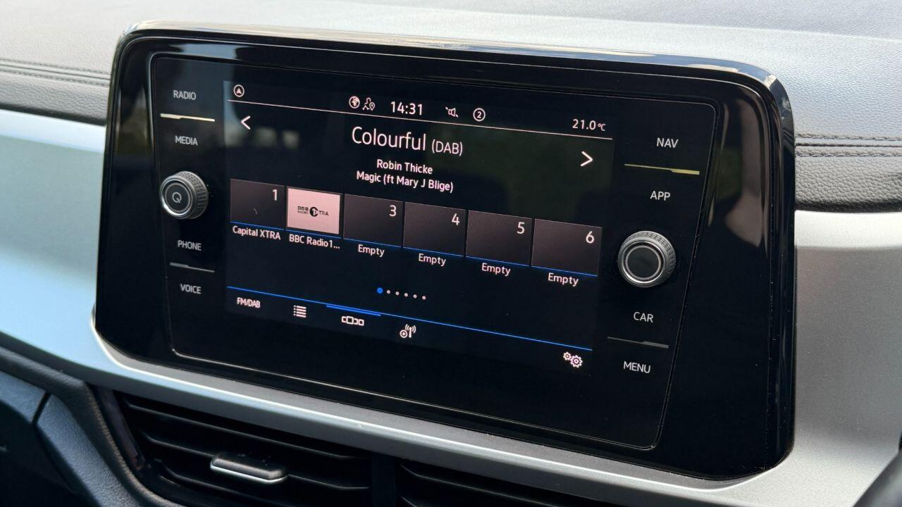 Volkswagen T-Roc view 23