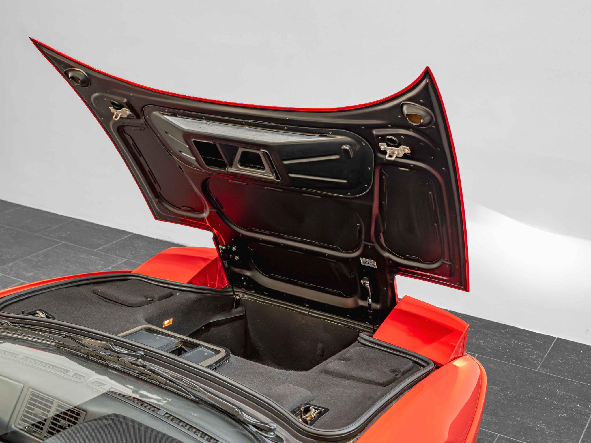 Ferrari F355 view 31