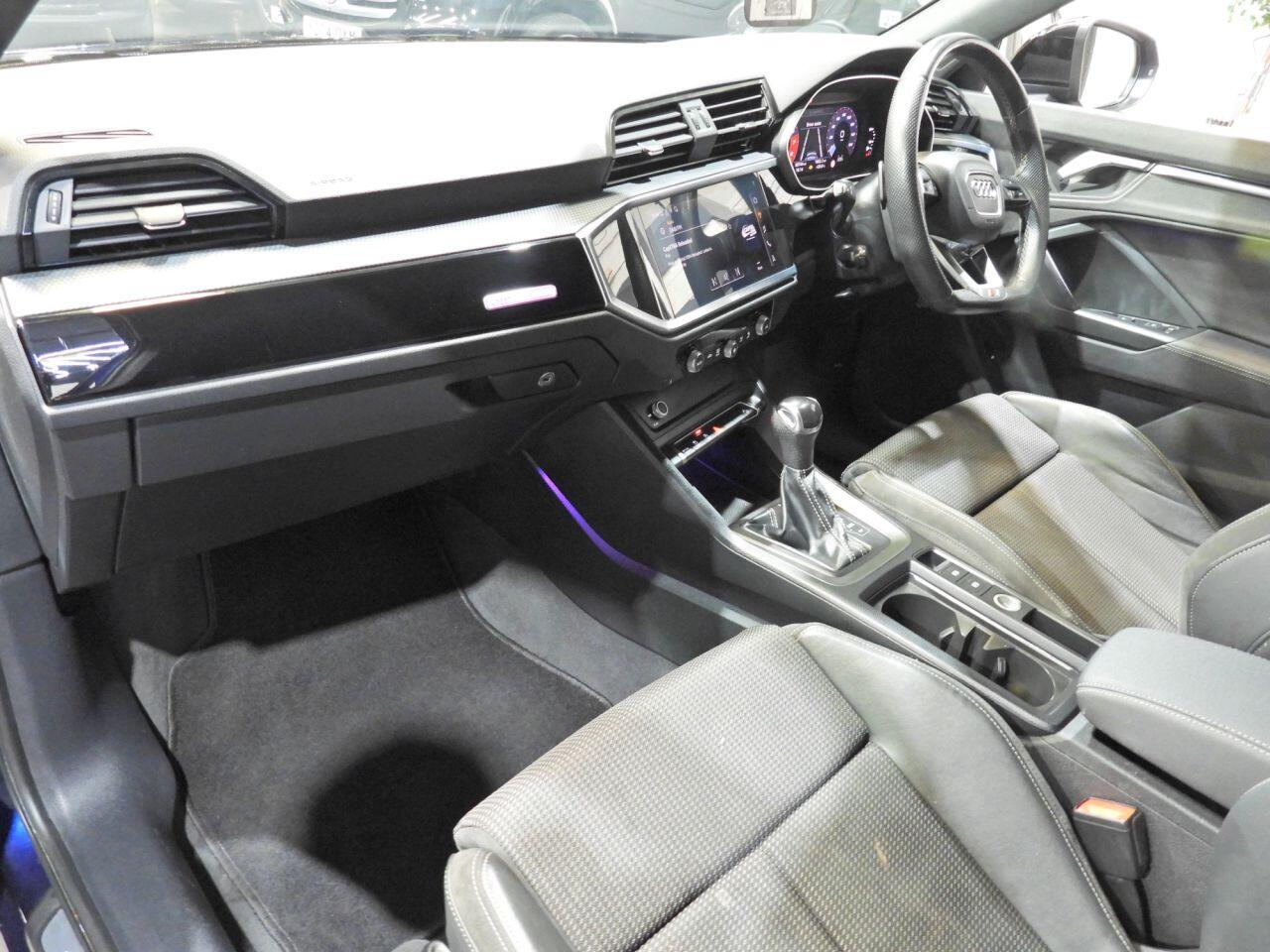 Audi Q3 view 28