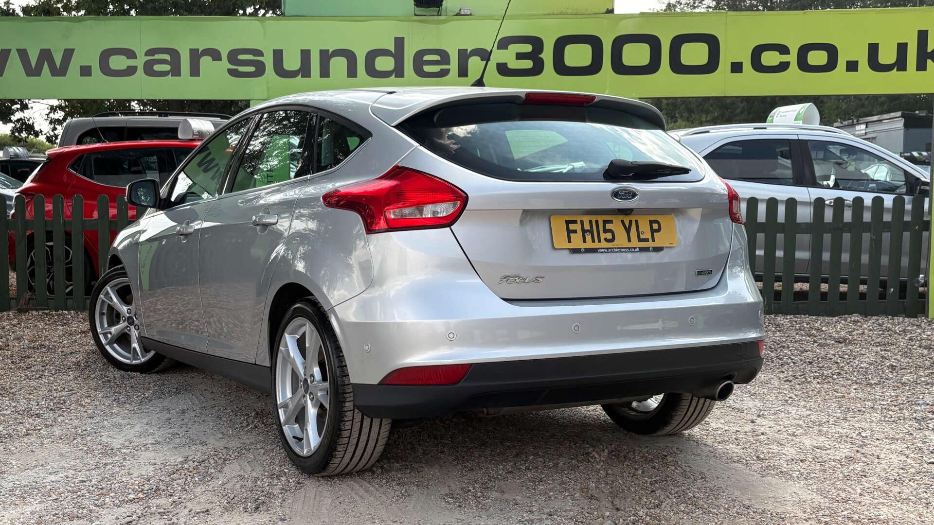 Ford Focus view 6