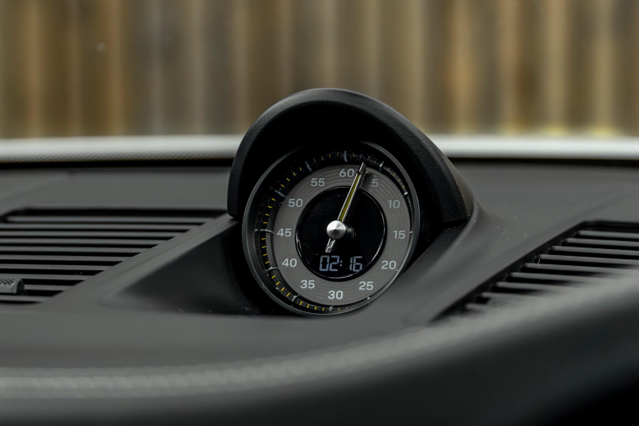 Porsche 911 view 44