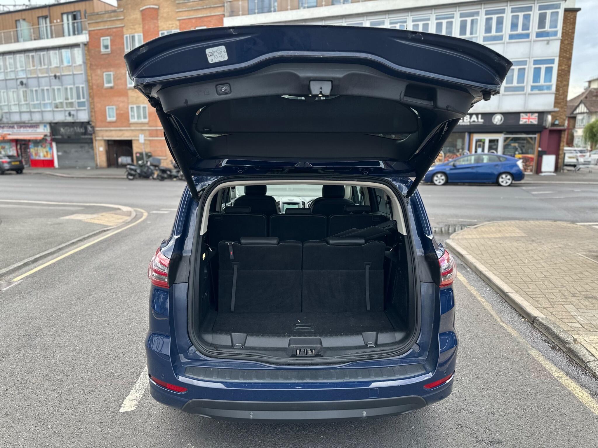 Ford S-Max view 31