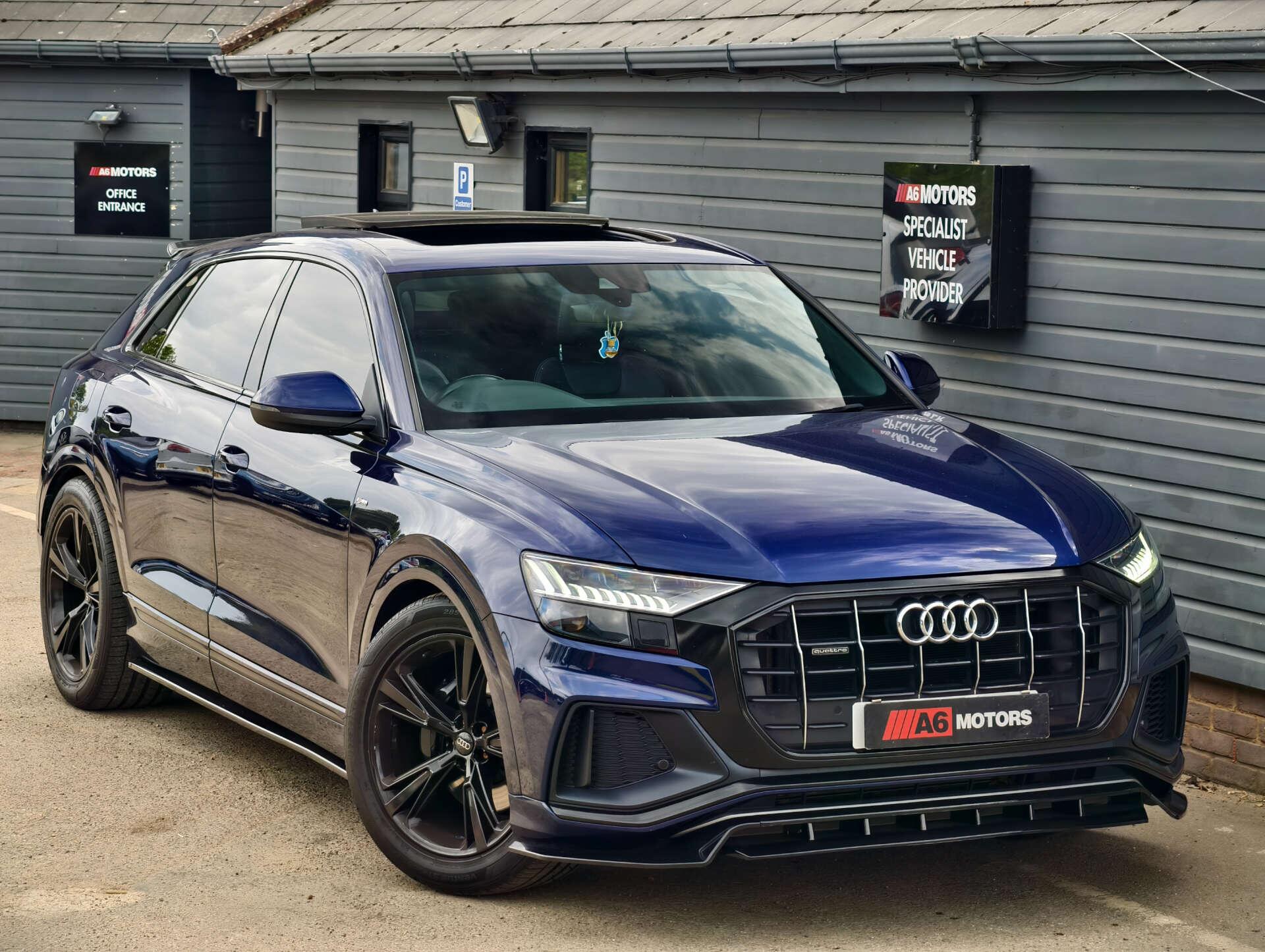 Audi Q8 view 8