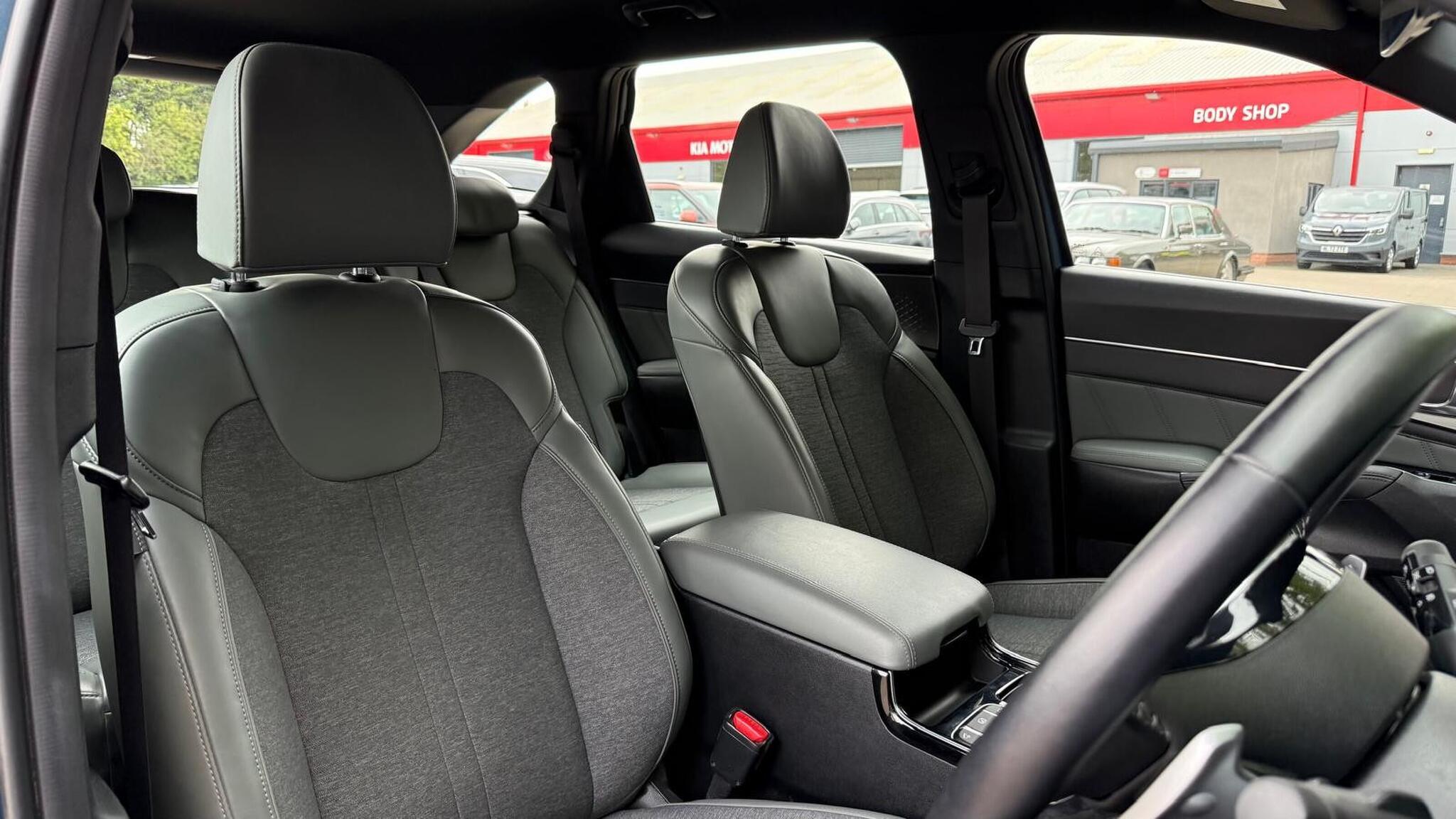 Kia Sorento view 25