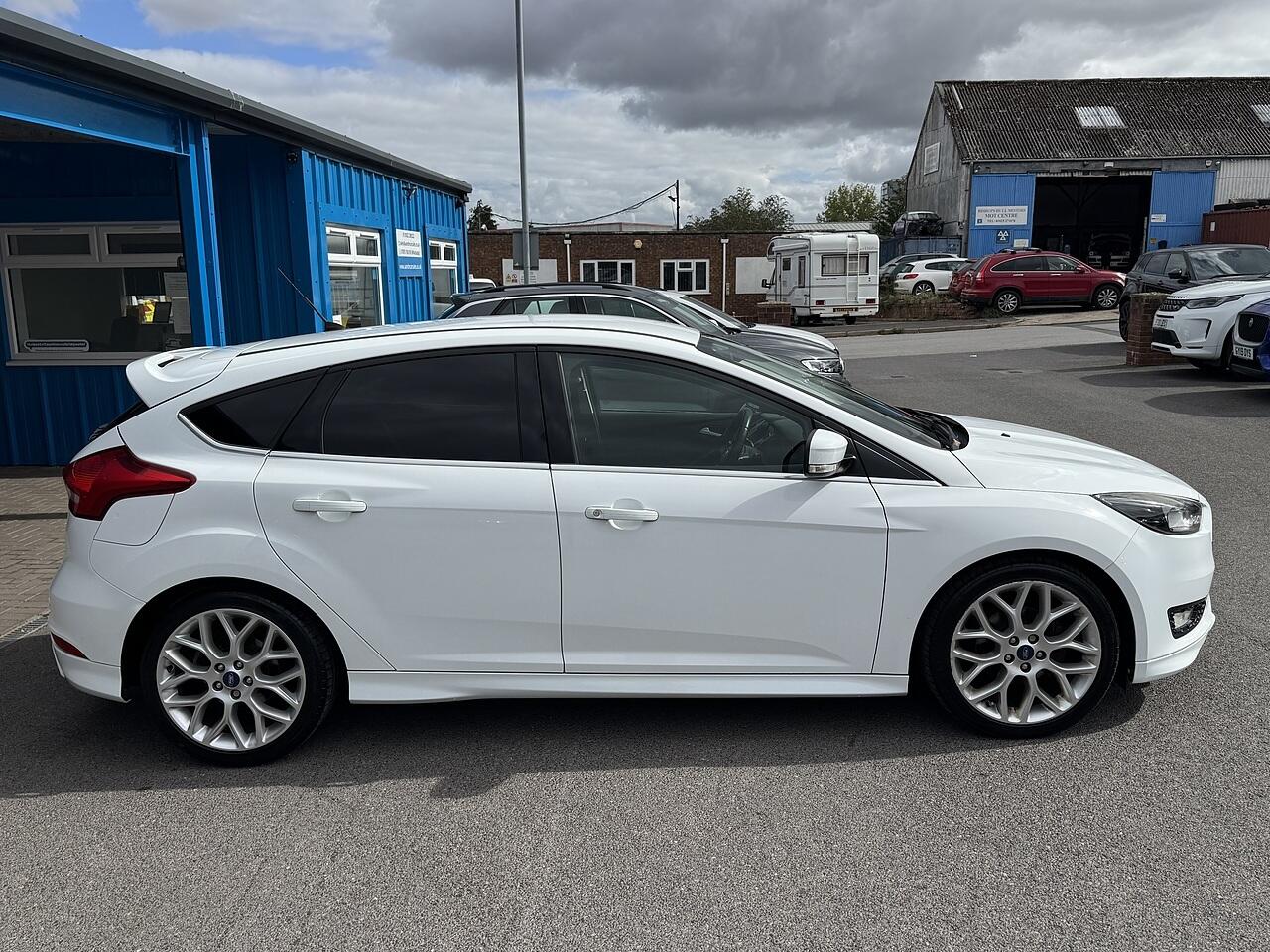 Ford Focus view 8
