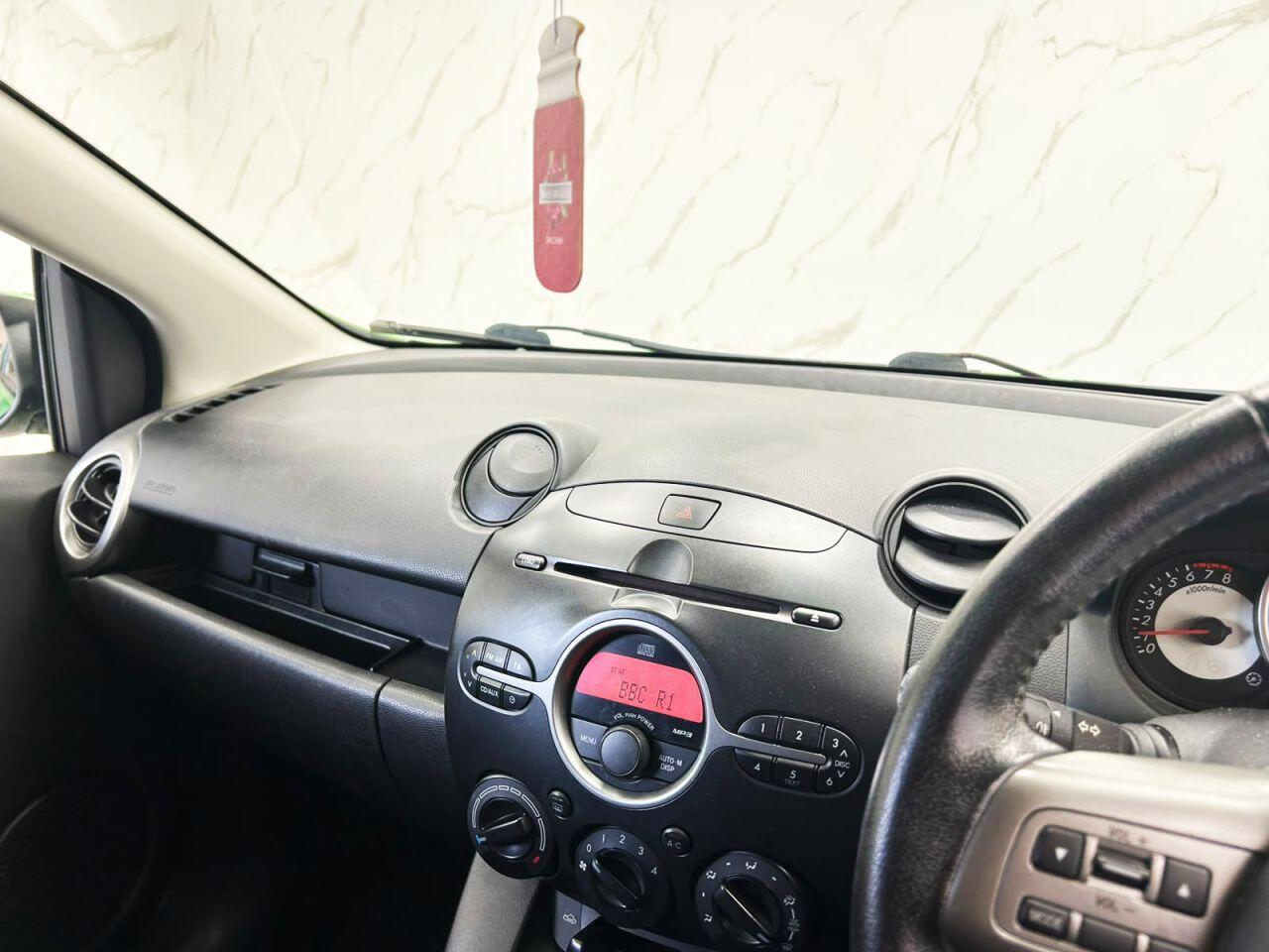 Mazda Mazda2 view 15