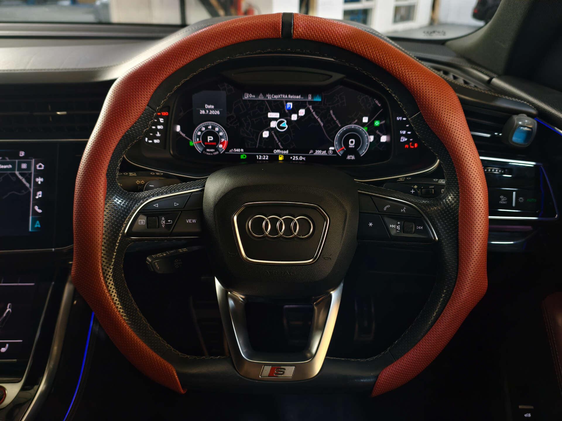 Audi SQ8 view 29