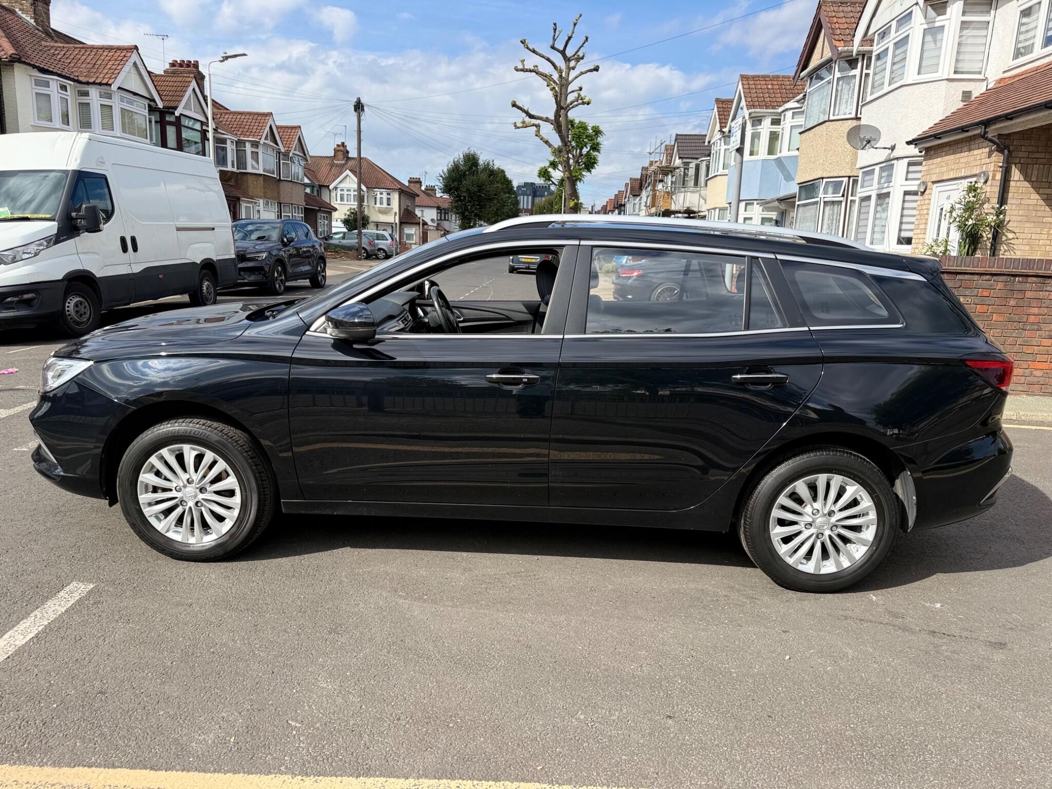 MG MG5 view 7