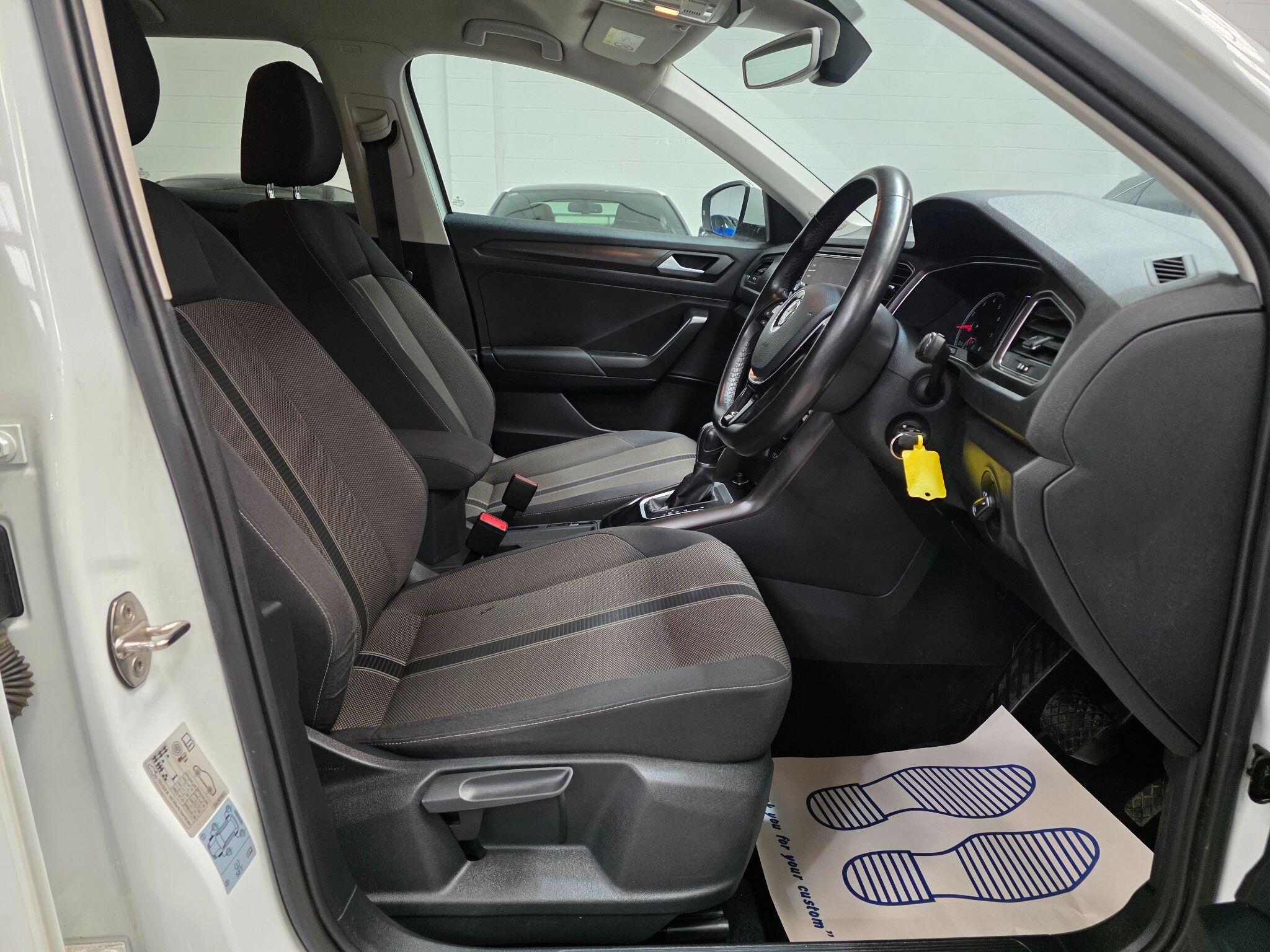 Volkswagen T-Roc view 6