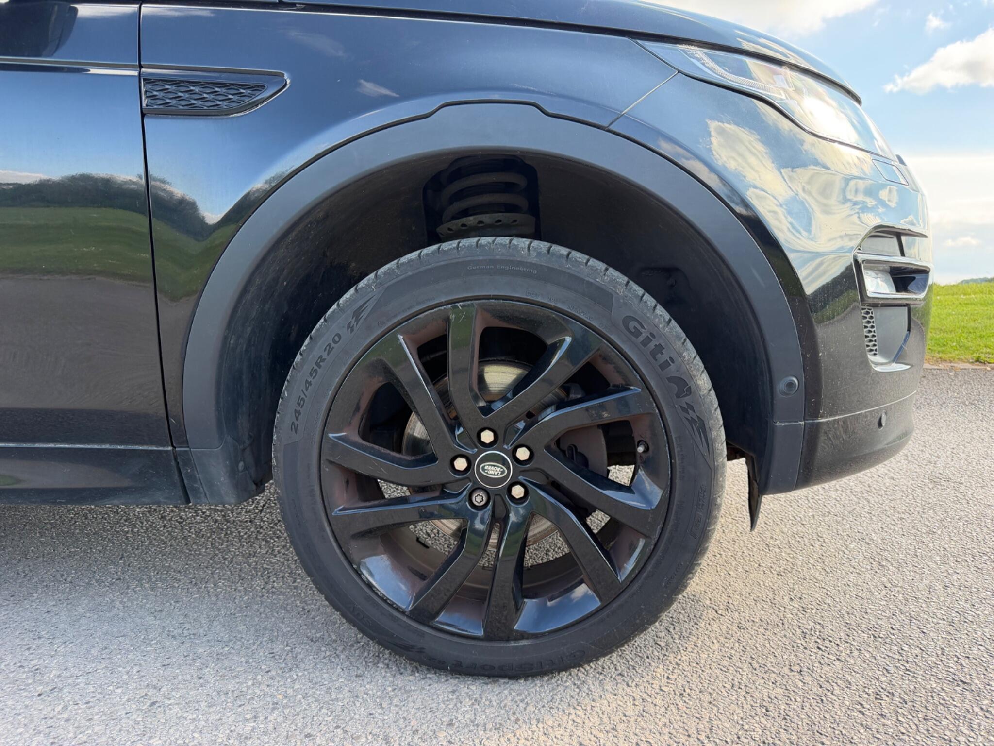 Land Rover Discovery Sport view 29