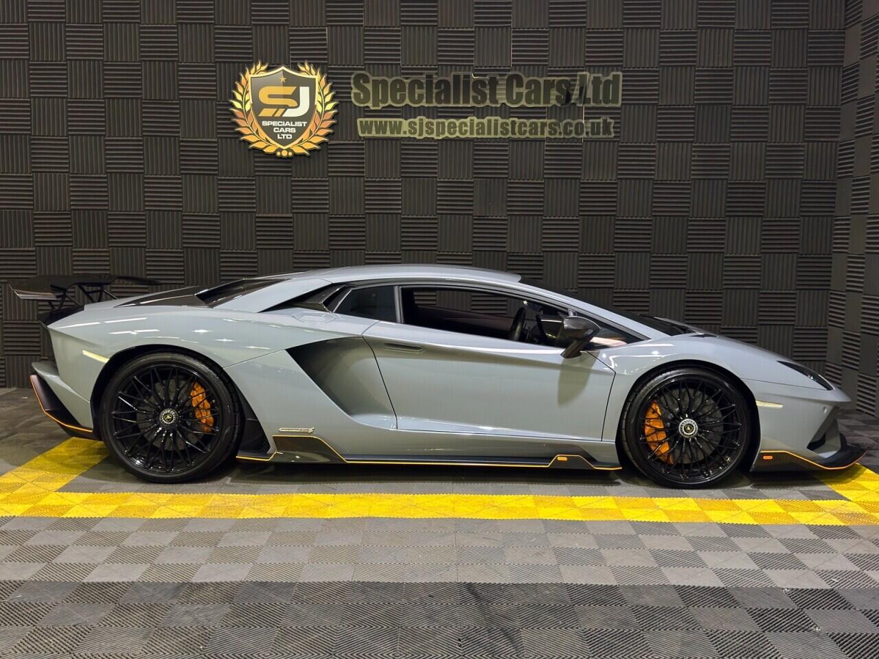 Lamborghini Aventador view 4