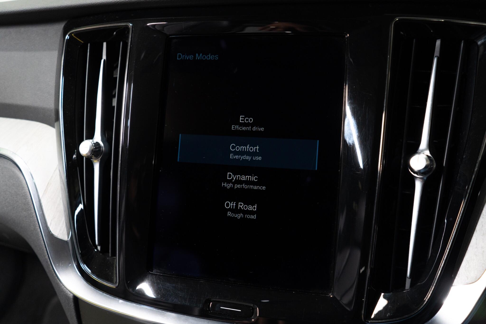 Volvo V60 Cross Country view 25