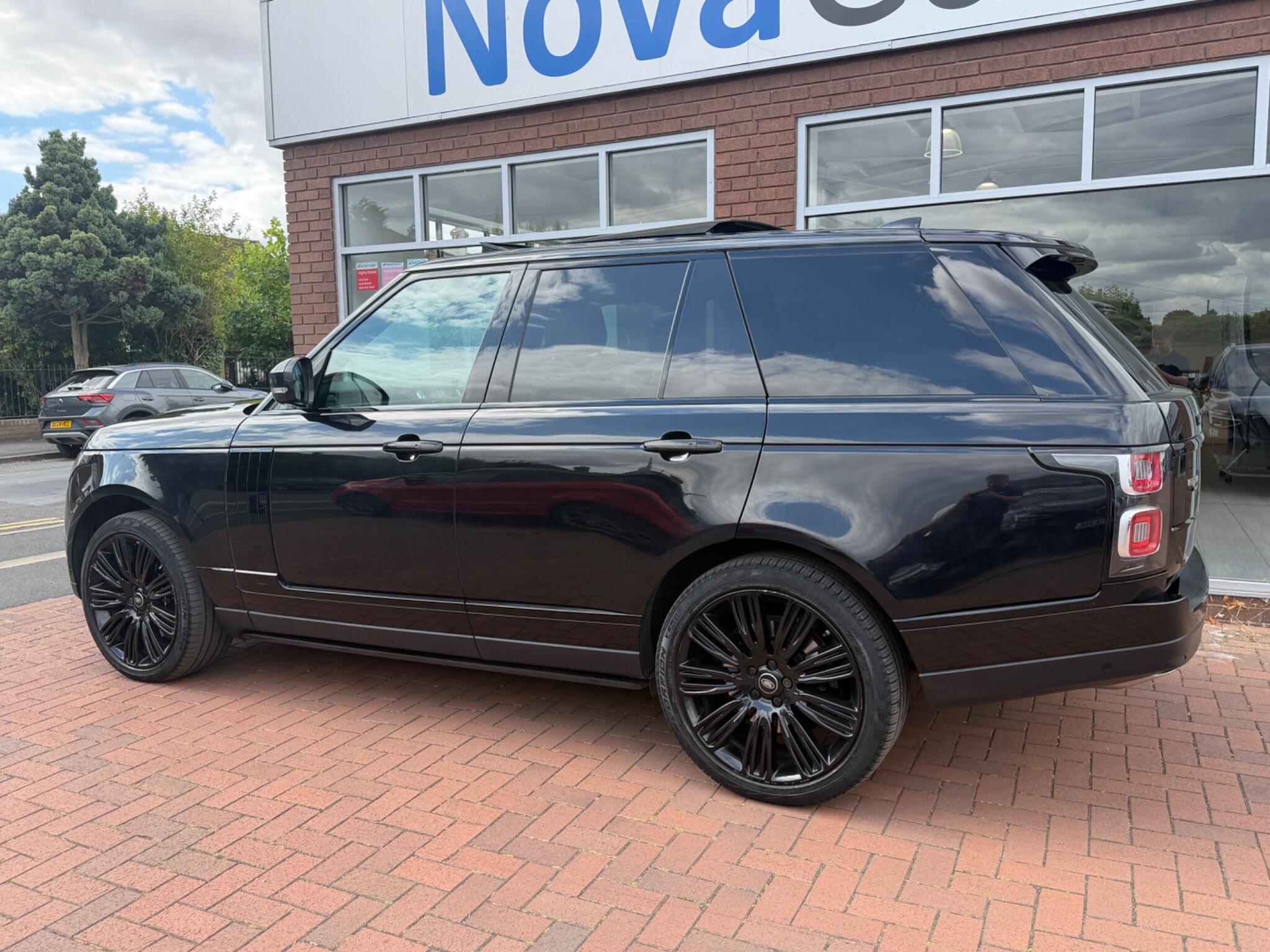 Land Rover Range Rover view 11
